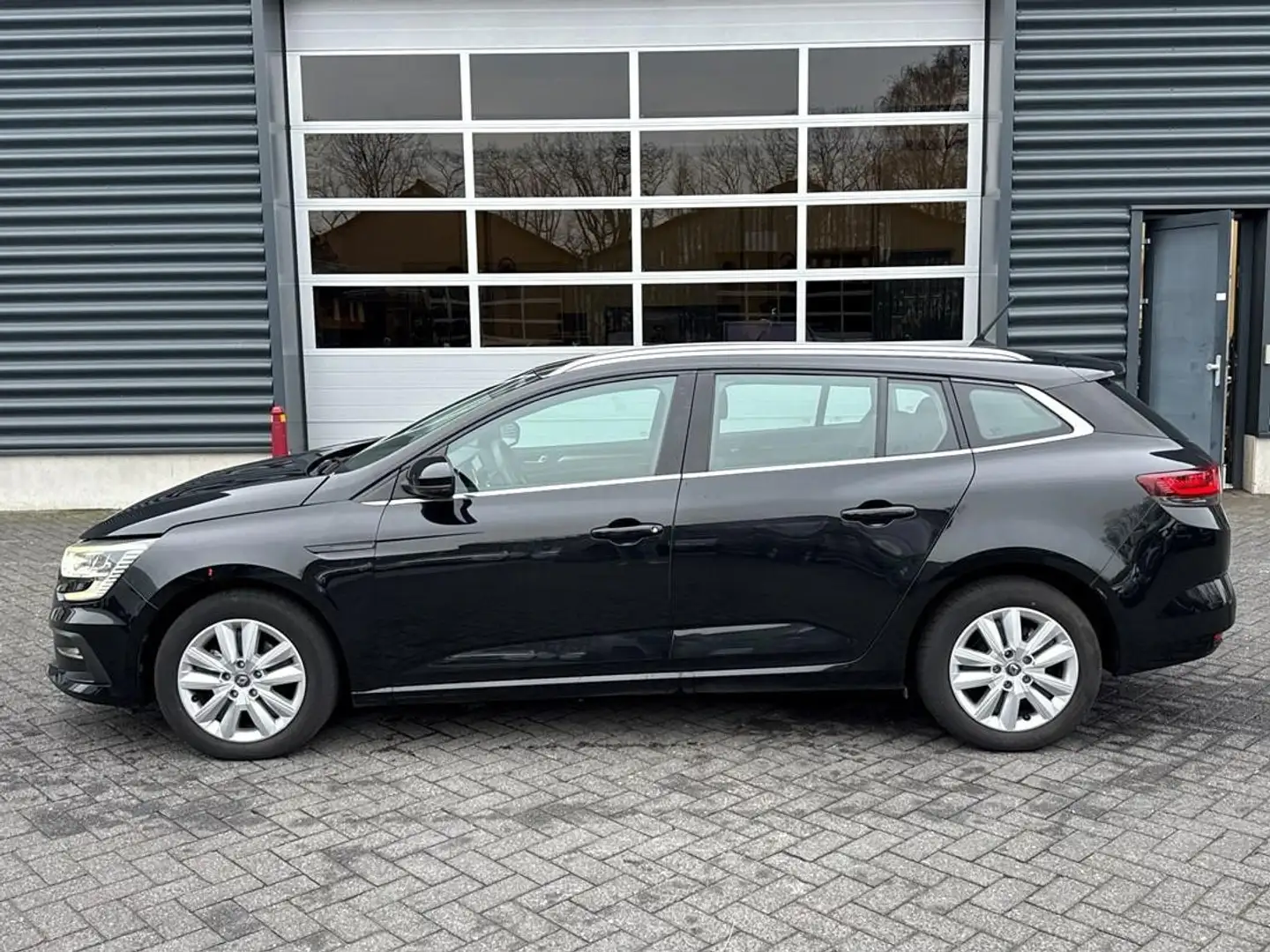 Renault Megane Estate 1.3 TCe Business Zen, navigatie, parkeersen Schwarz - 2