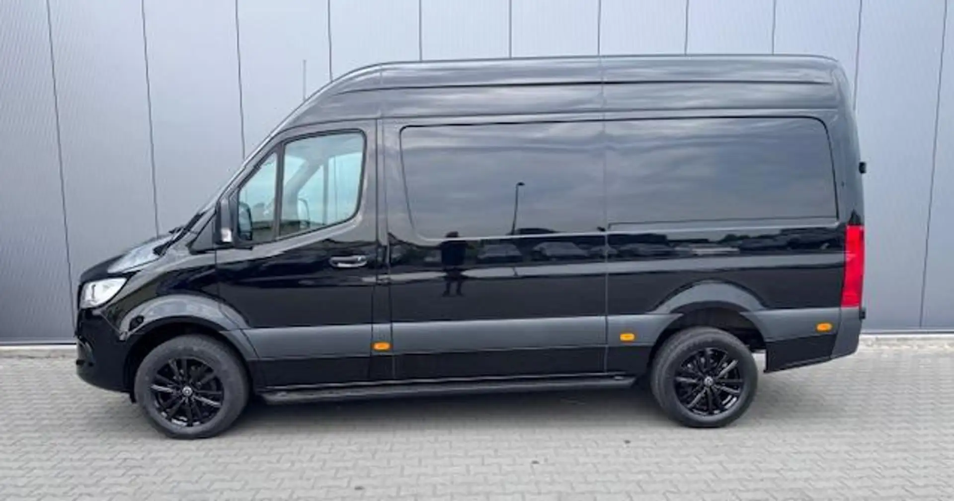 Mercedes-Benz Sprinter 317 L2H2 AUTOMAAT APPLE CAR PLAY DAB NIEUWSTAAT! Zwart - 2