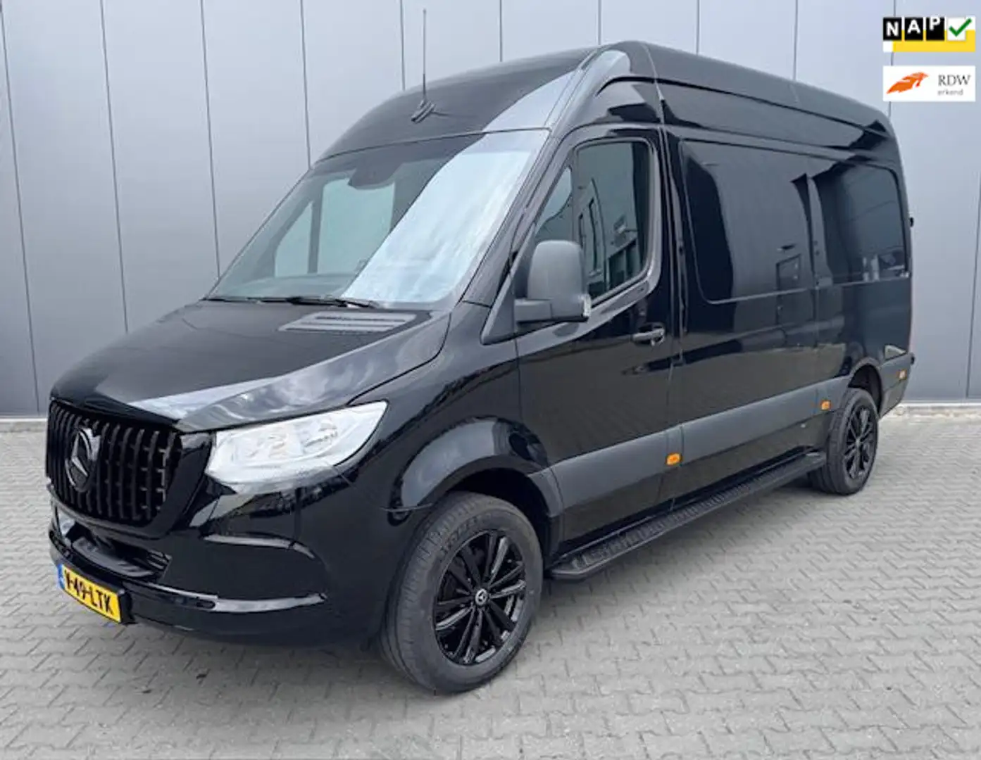 Mercedes-Benz Sprinter 317 L2H2 AUTOMAAT APPLE CAR PLAY DAB NIEUWSTAAT! Zwart - 1