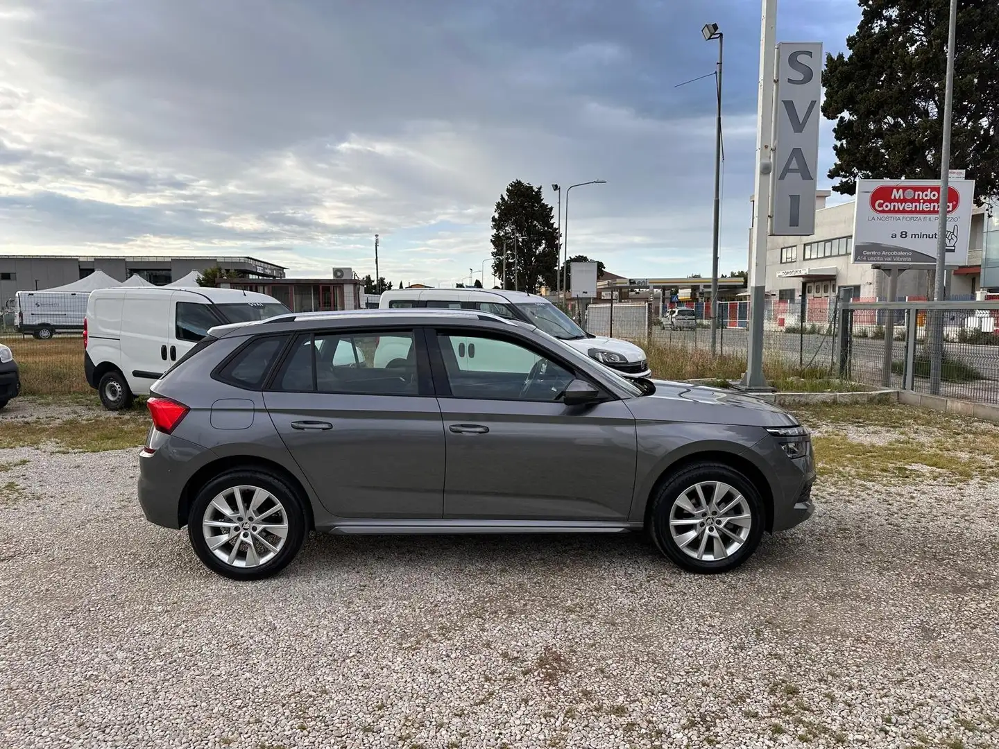 Skoda Kamiq Kamiq 1.0 g-tec METANO con tetto panoramico Grigio - 2