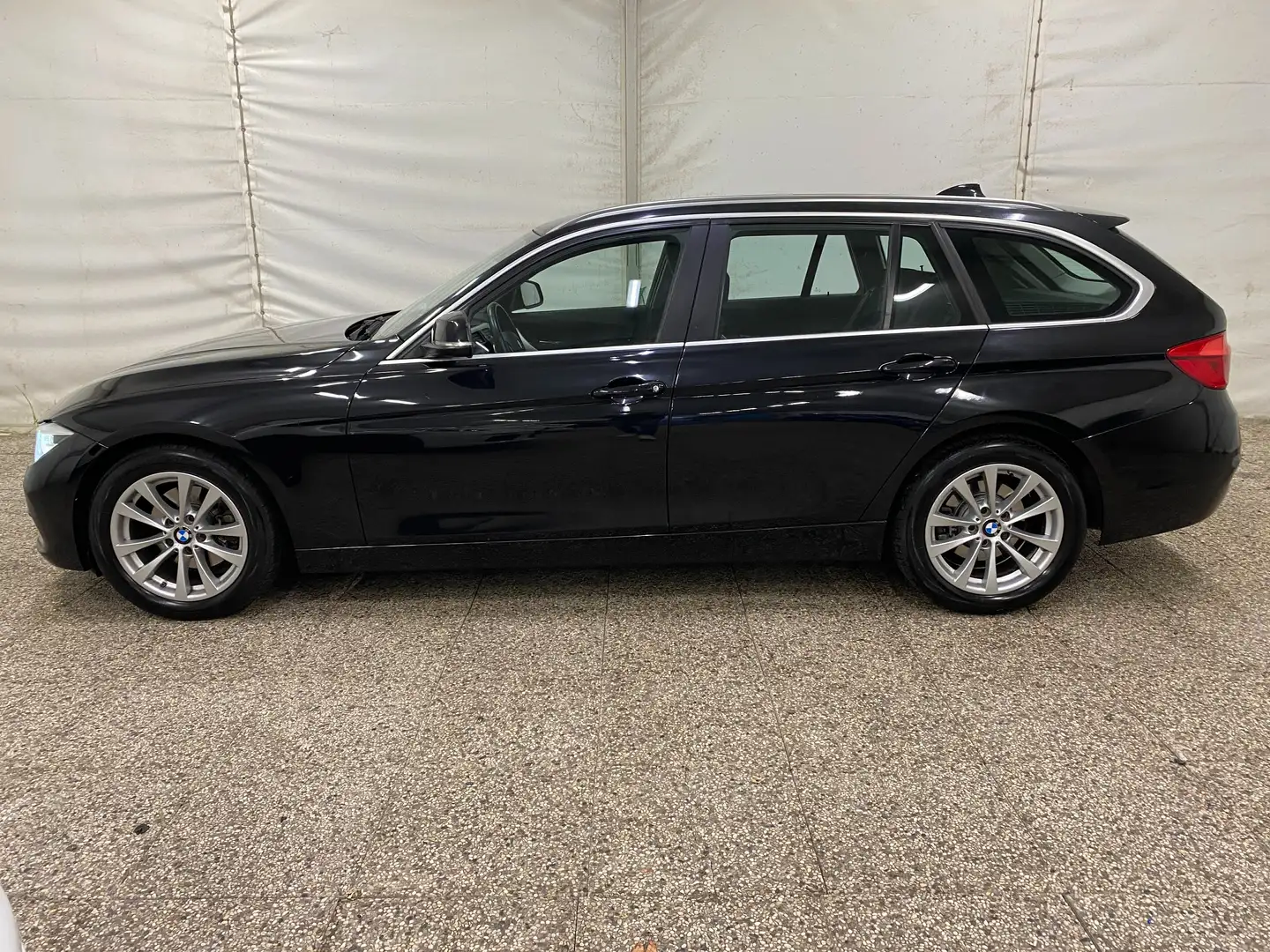BMW 320 320d Touring Business Advantage auto Nero - 2