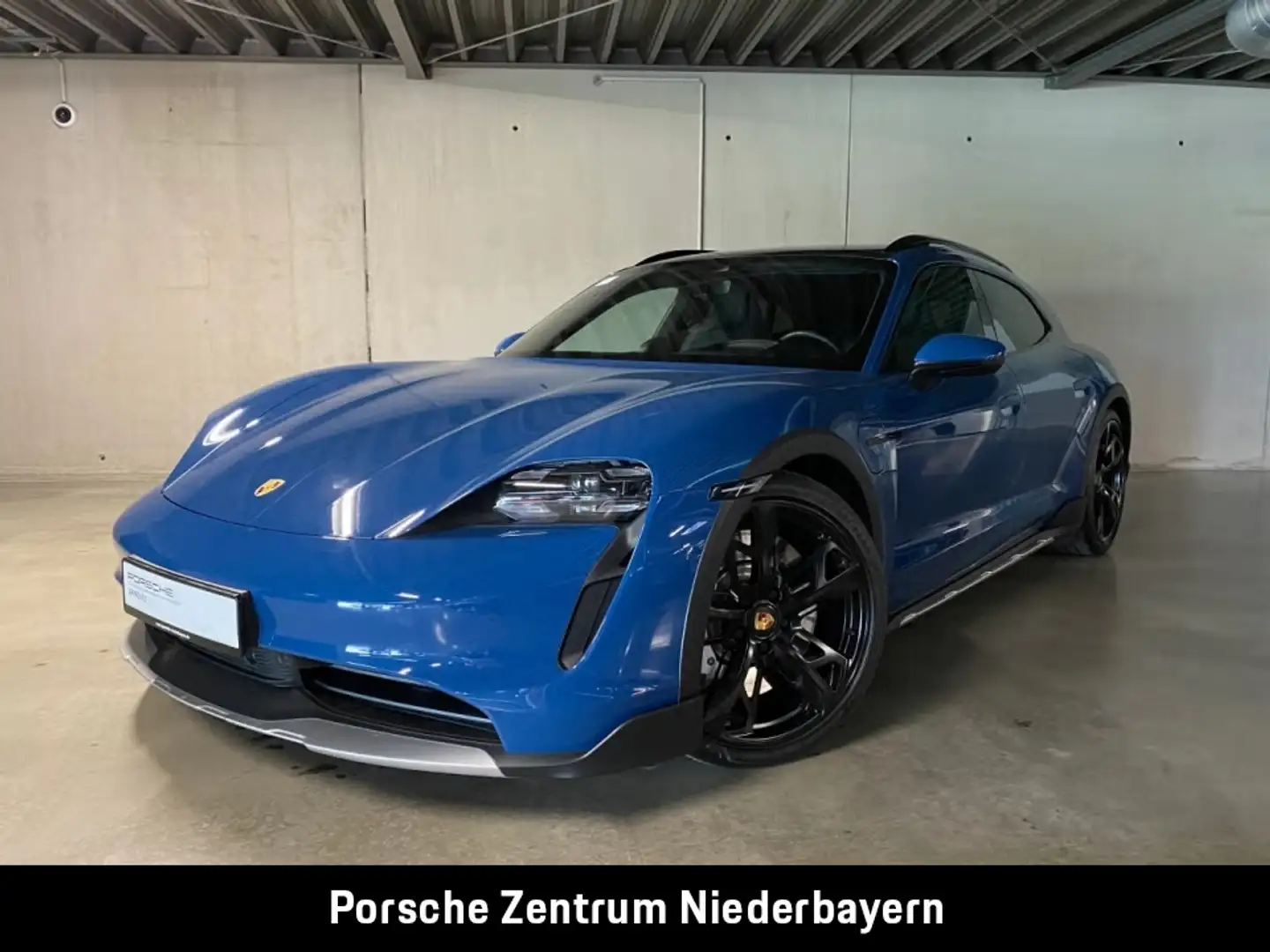 Porsche Taycan 4 Cross Turismo | Offroad Design Paket | Blau - 1