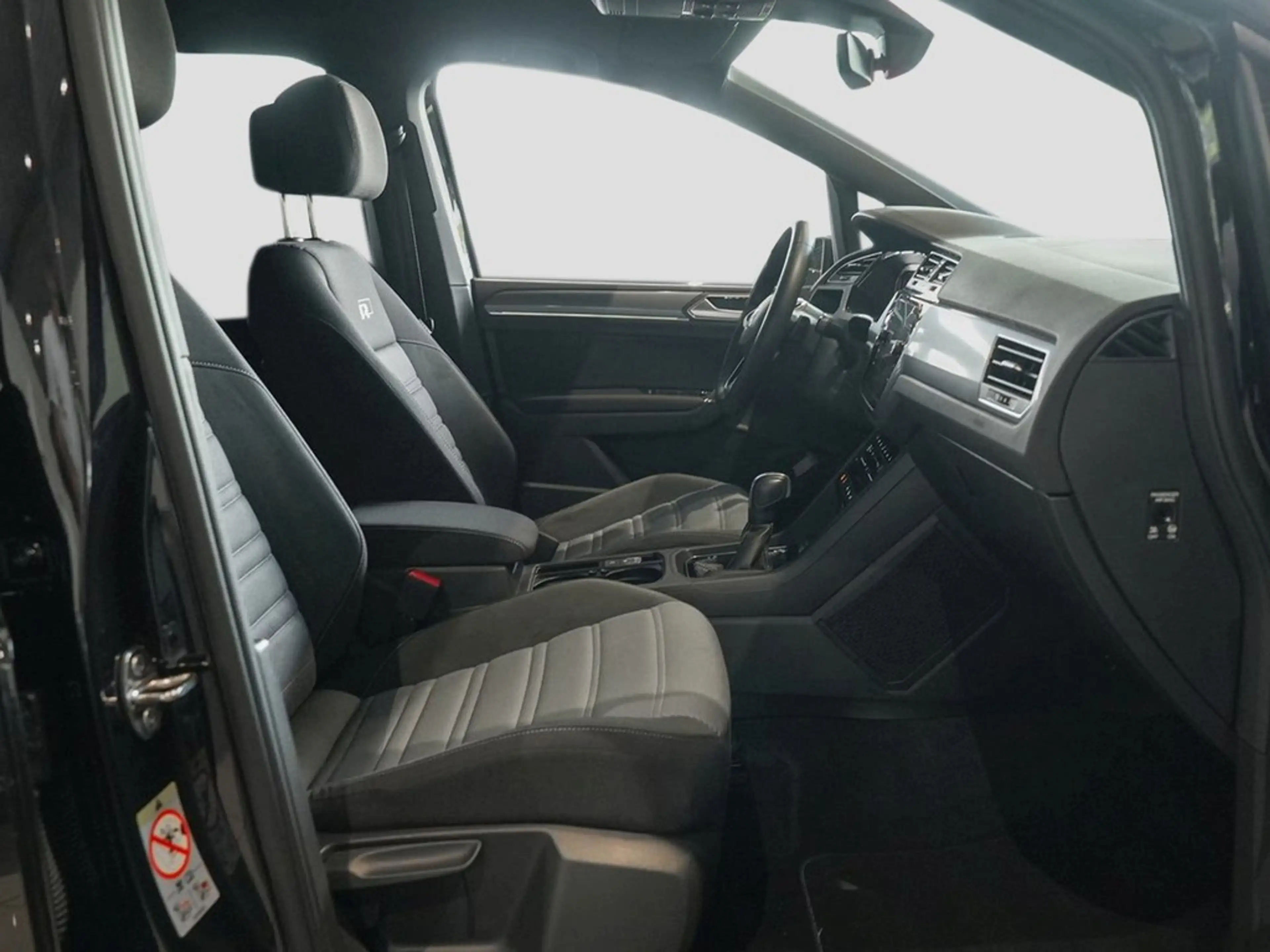 Volkswagen Touran 2.0 TDI DSG Highline R-Line 7-Sitze *LED*AHK*St... — photo 6