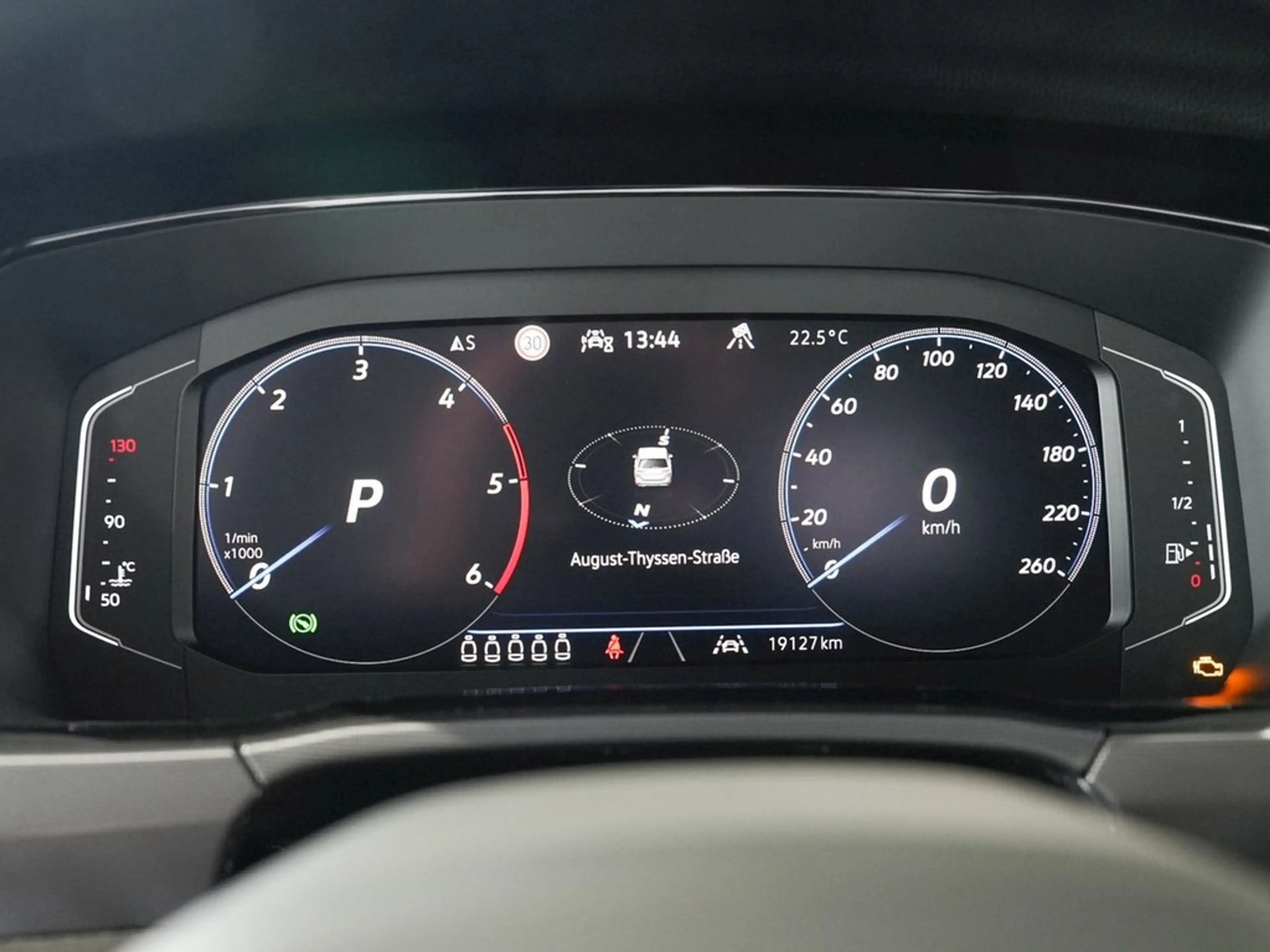 Volkswagen Touran 2.0 TDI DSG Highline R-Line 7-Sitze *LED*AHK*St... — photo 13