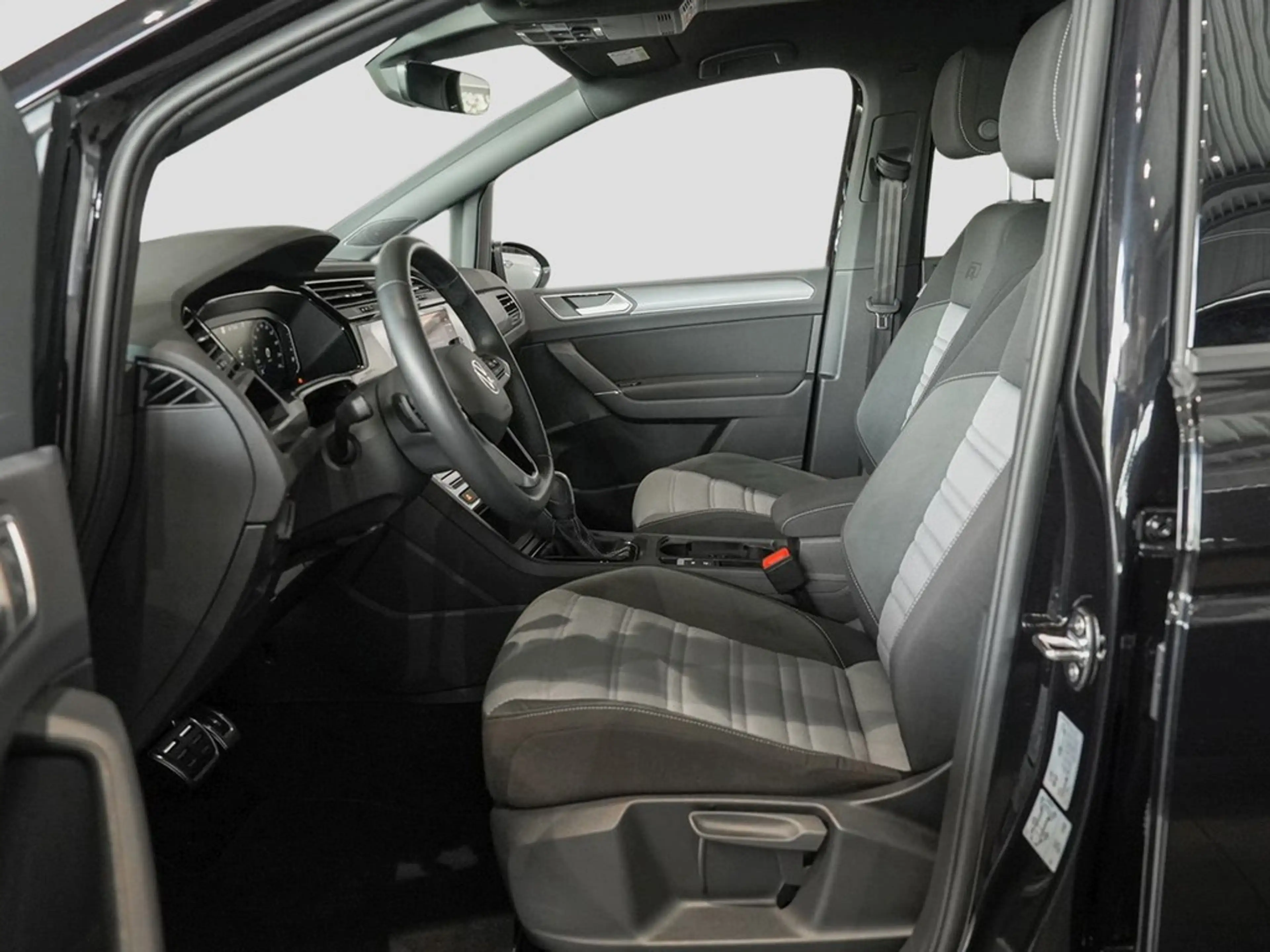 Volkswagen Touran 2.0 TDI DSG Highline R-Line 7-Sitze *LED*AHK*St... — photo 14
