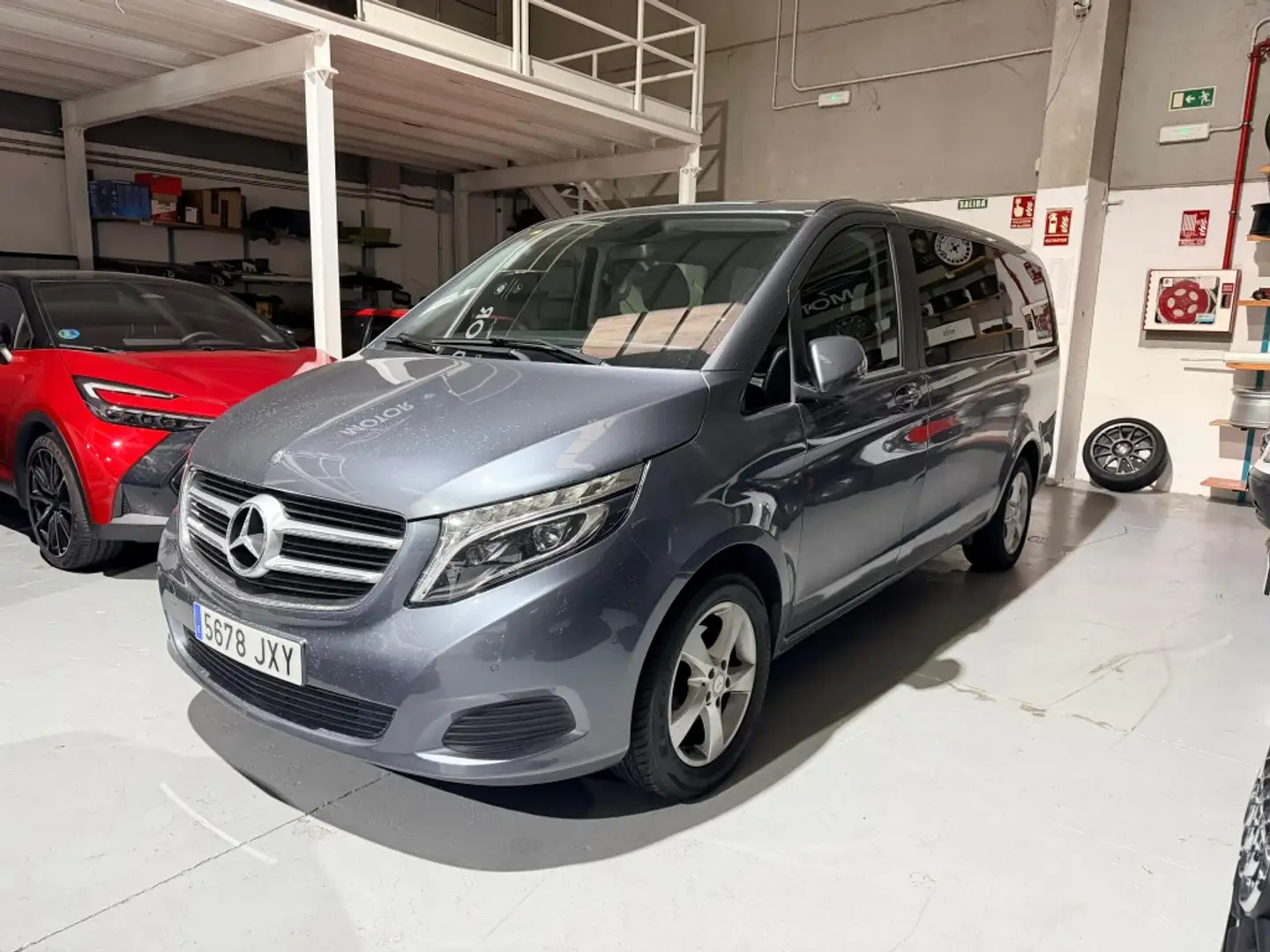 Mercedes-Benz V 220 220d Largo 7G Tronic Gris - 2