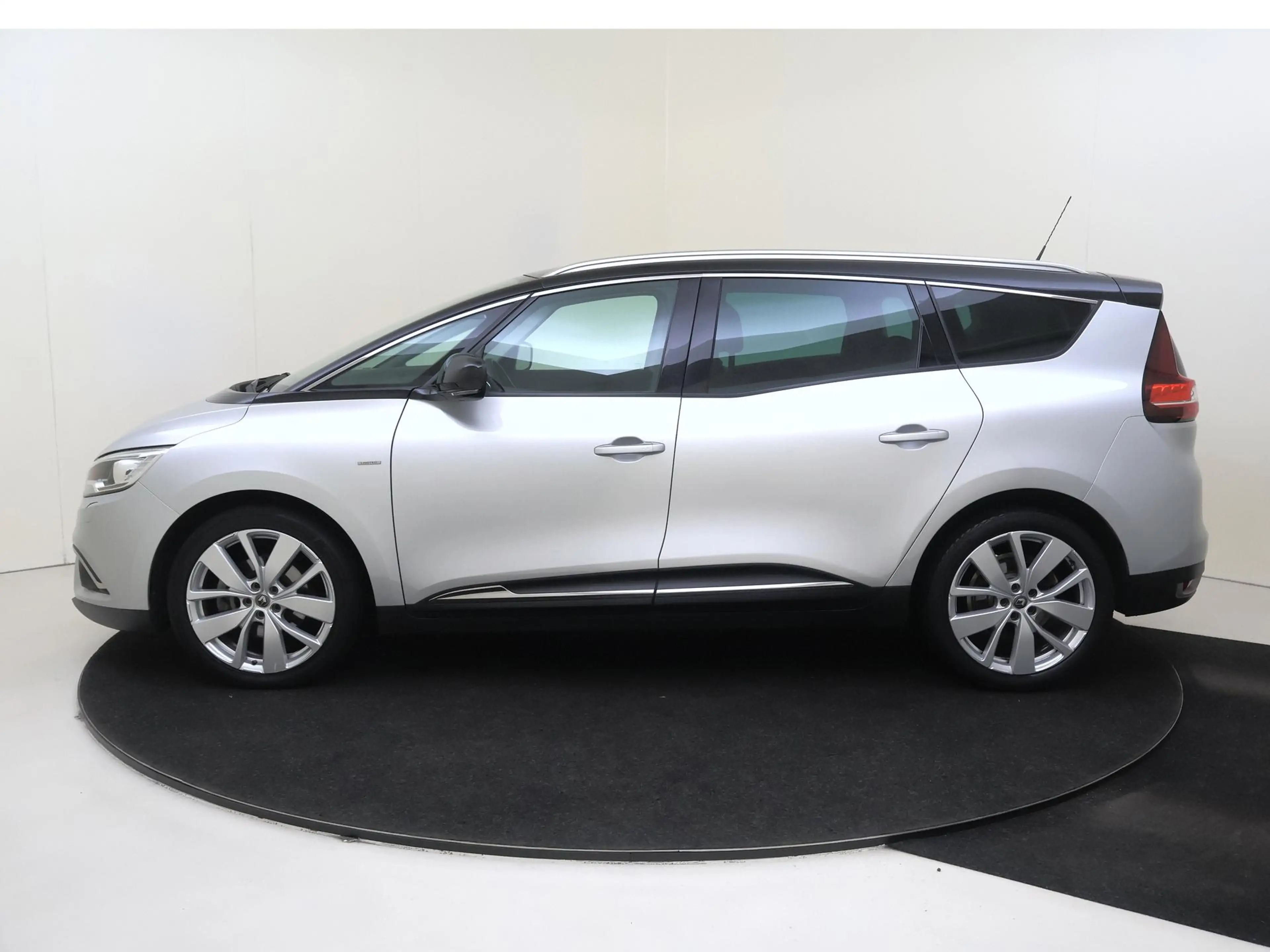 Renault Grand Scenic 1.3 TCe Limited 7p. | Navigatie | Camera | Stoel v — photo 8