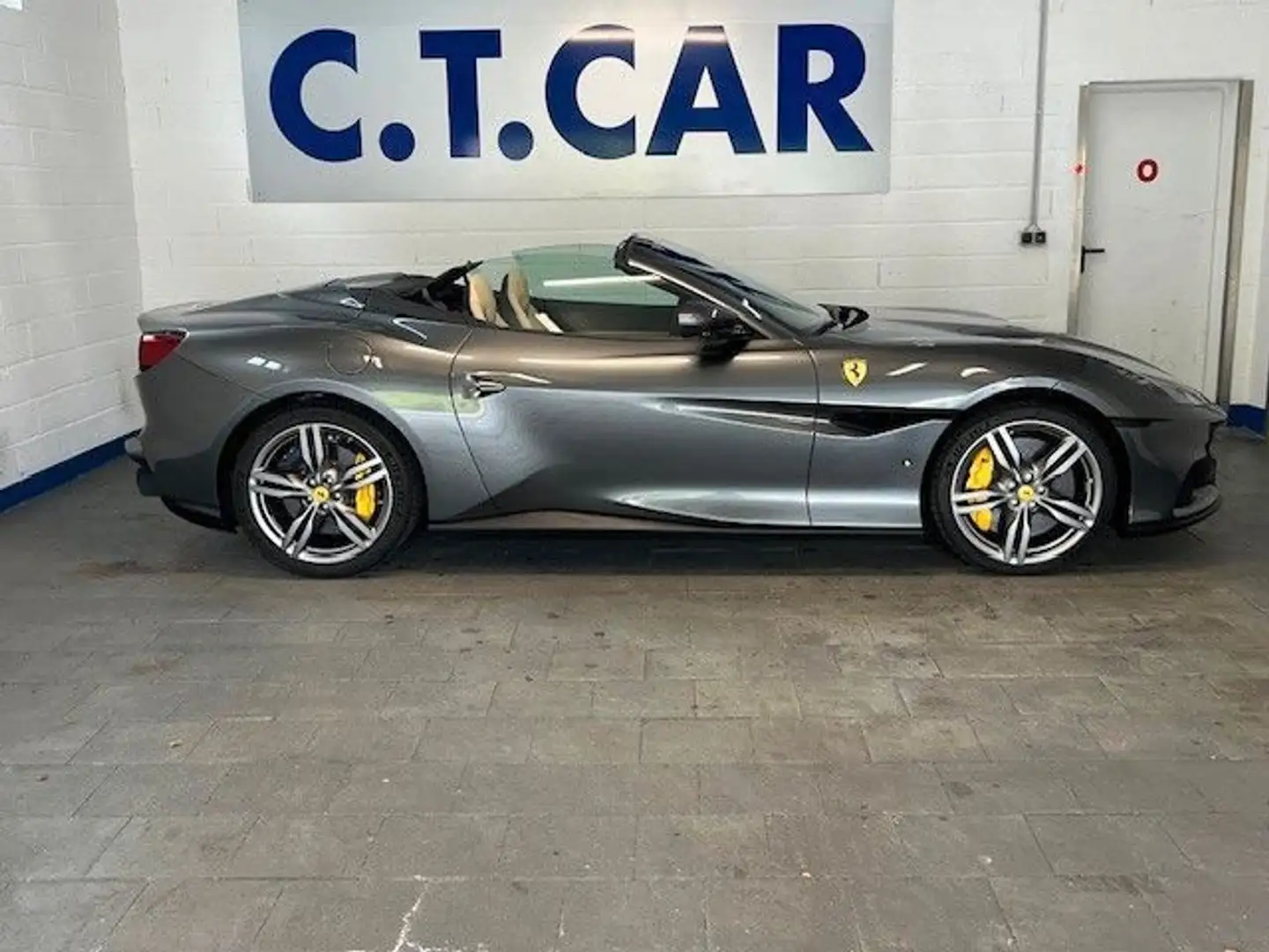 Ferrari Portofino 3.9 T V8 M DCT/Maintenance 7Jahre/1H Šedá - 2