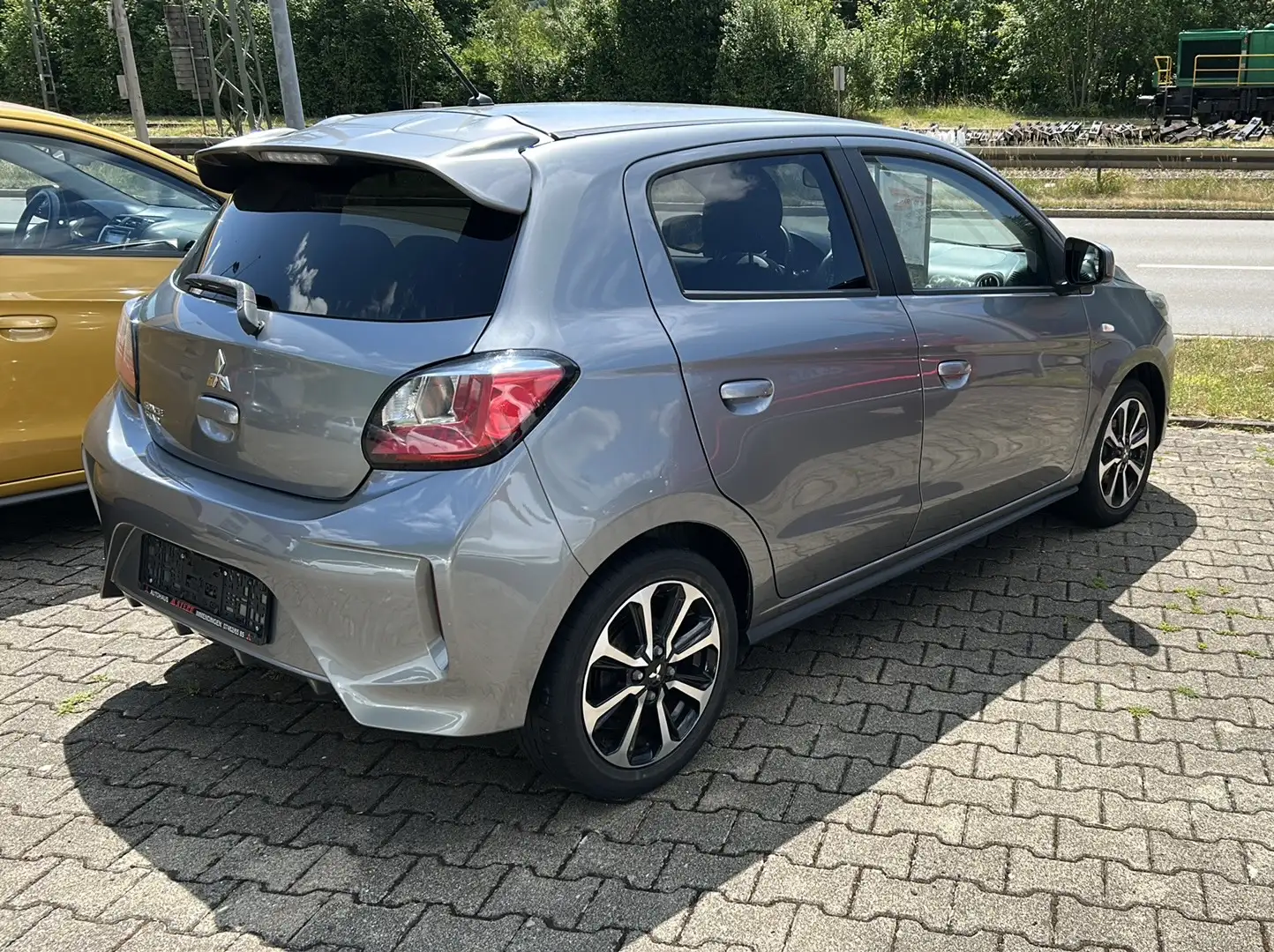 Mitsubishi Space Star 1.2 Intro Edition+ Grau - 2