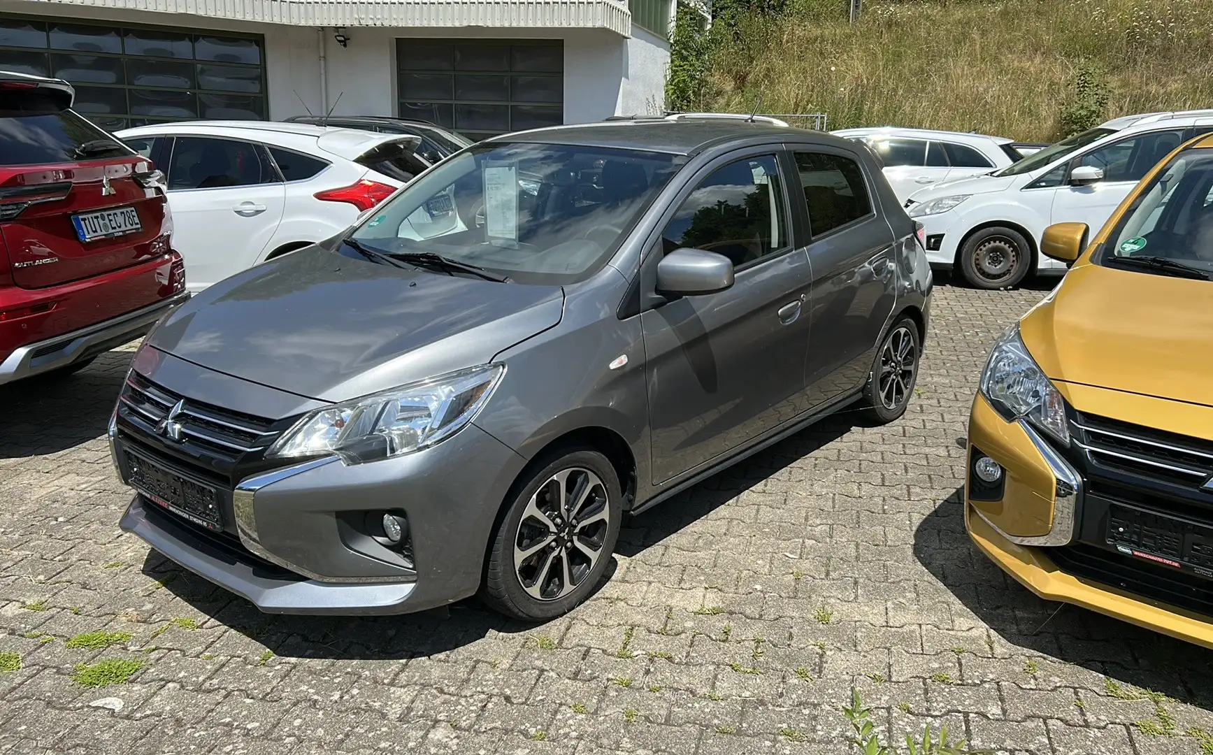 Mitsubishi Space Star 1.2 Intro Edition+ Grau - 1