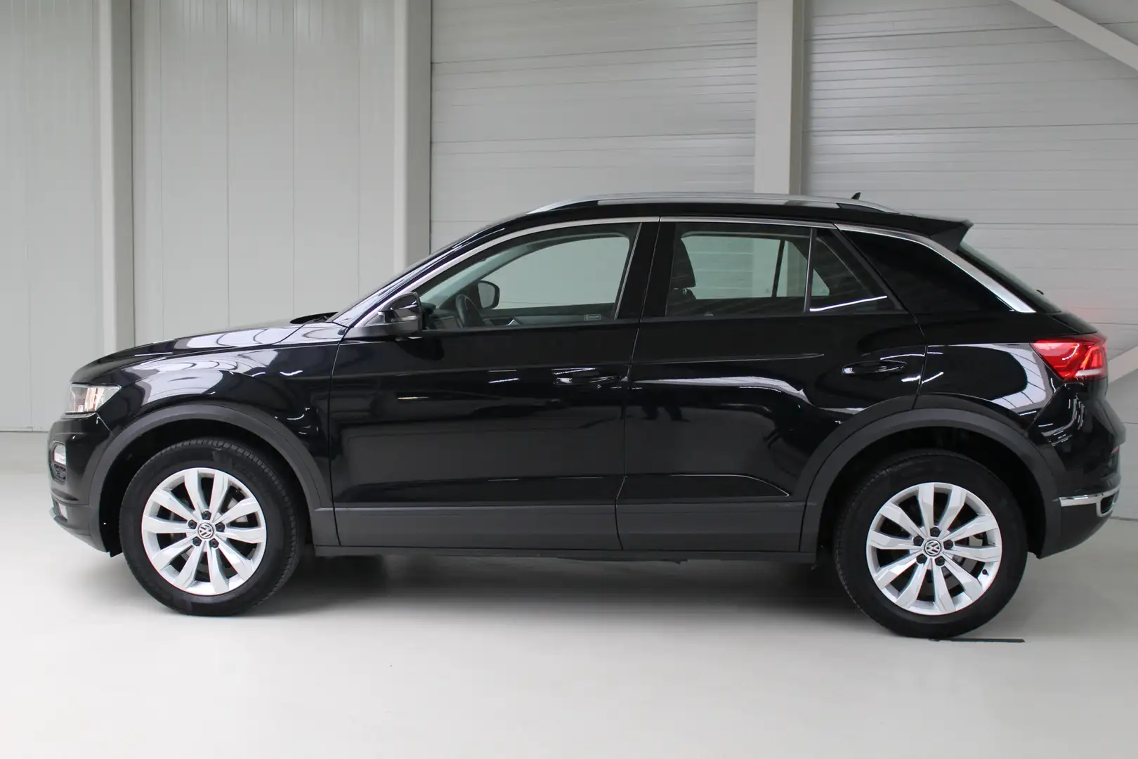 Volkswagen T-Roc 1.0 TSI Style Business Navigatie | Achteruitrijcam Zwart - 2