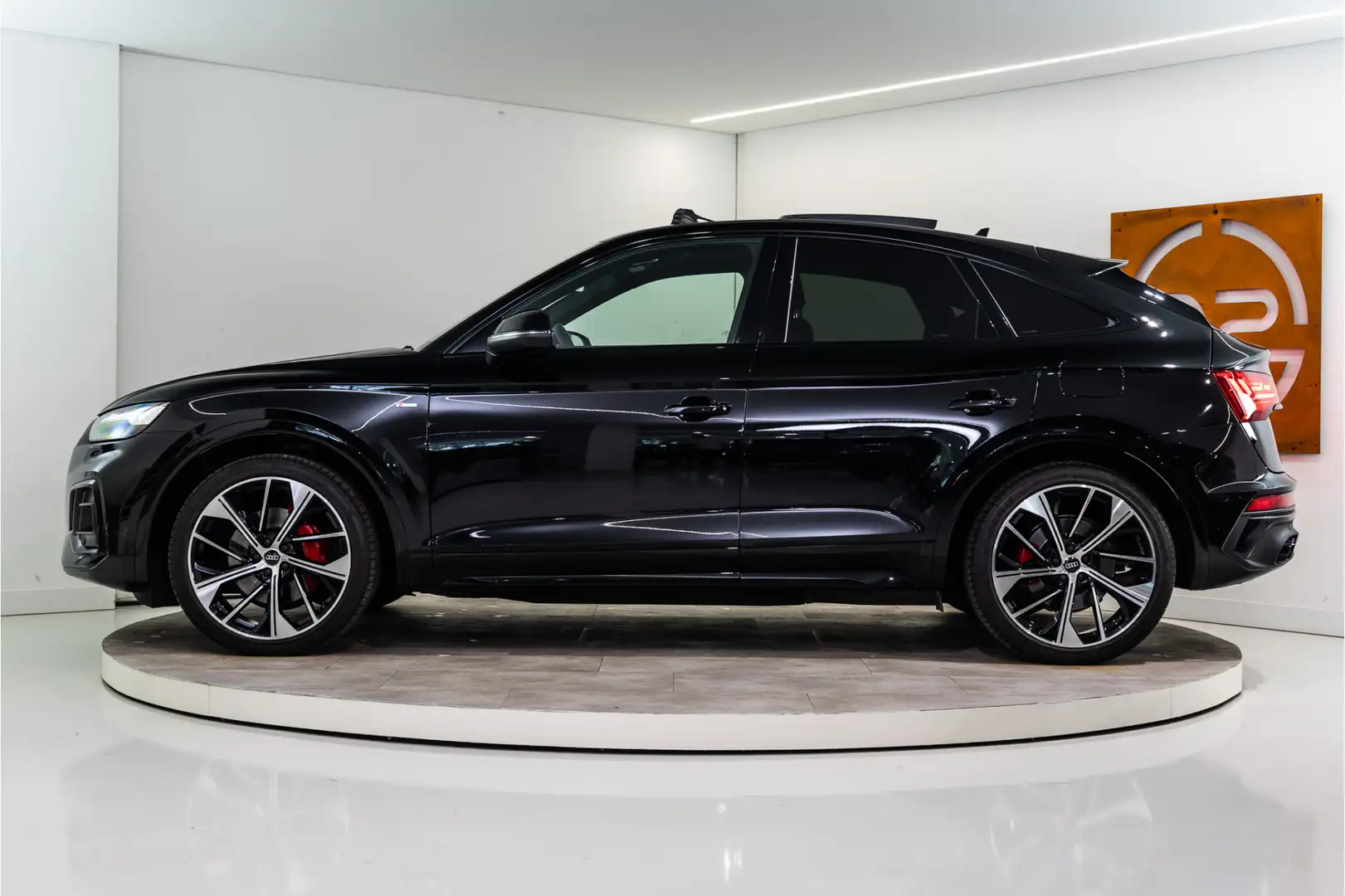 Audi Q5 Sportback 55 TFSI e S Edition Competition 367PK | Zwart - 2
