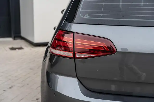 Volkswagen Golf view 14