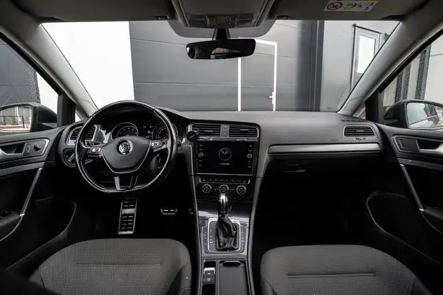 Volkswagen Golf view 3