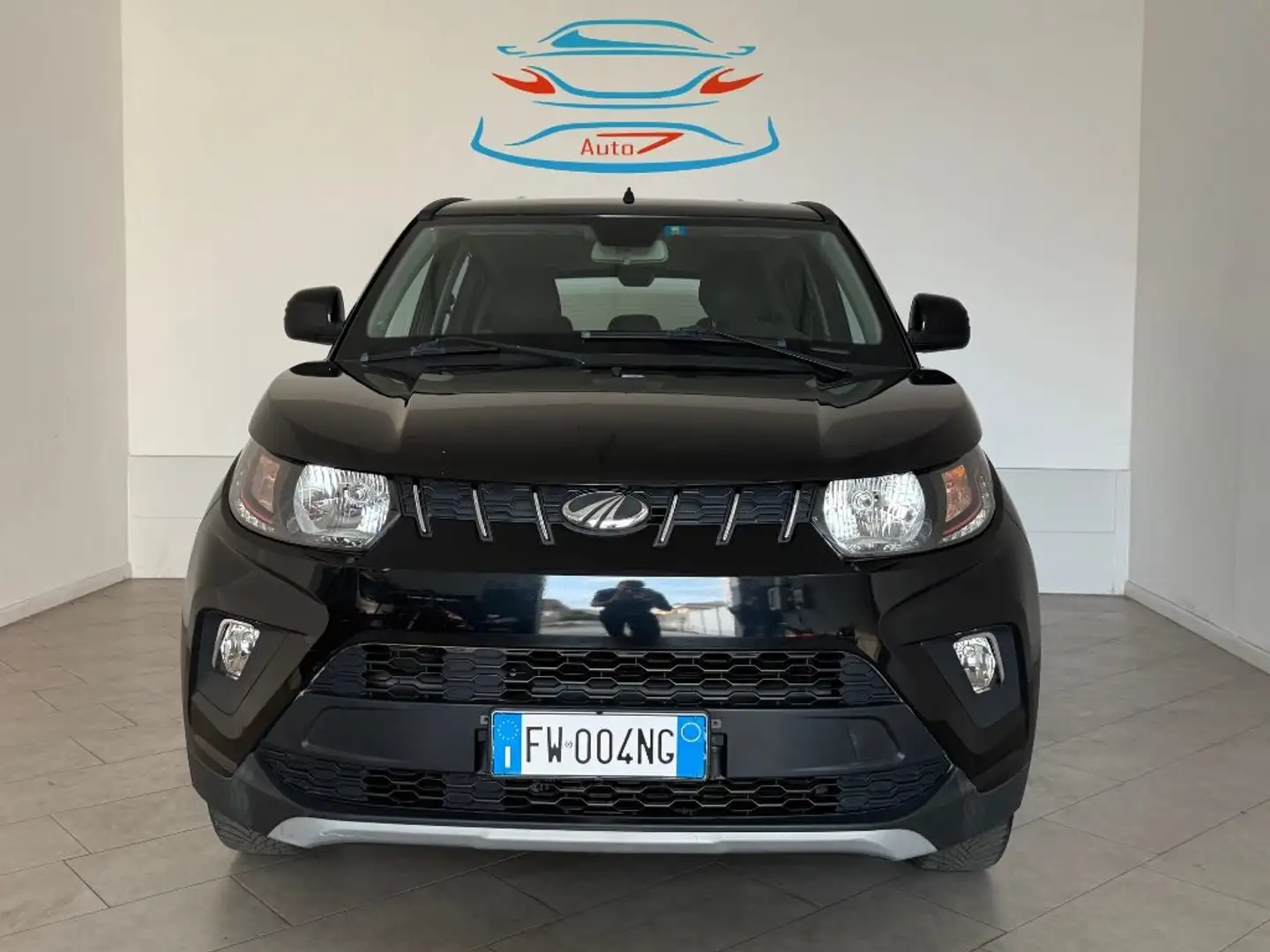 Mahindra KUV100 1.2 VVT M-Bifuel(GPL) K8 Schwarz - 1