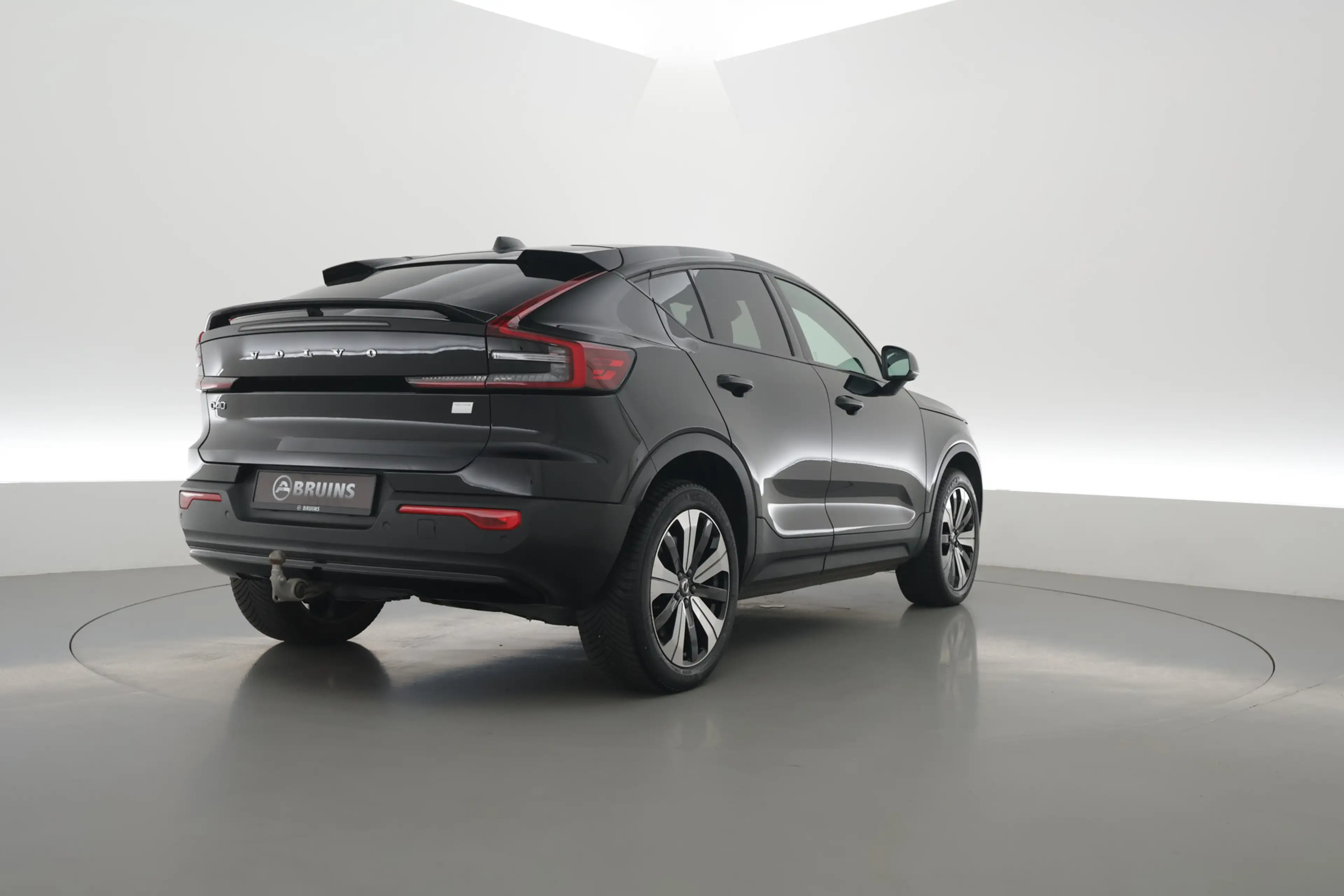 Volvo C40 Recharge Core 69 kWh | Trekhaak | Panorama dak | S — photo 2