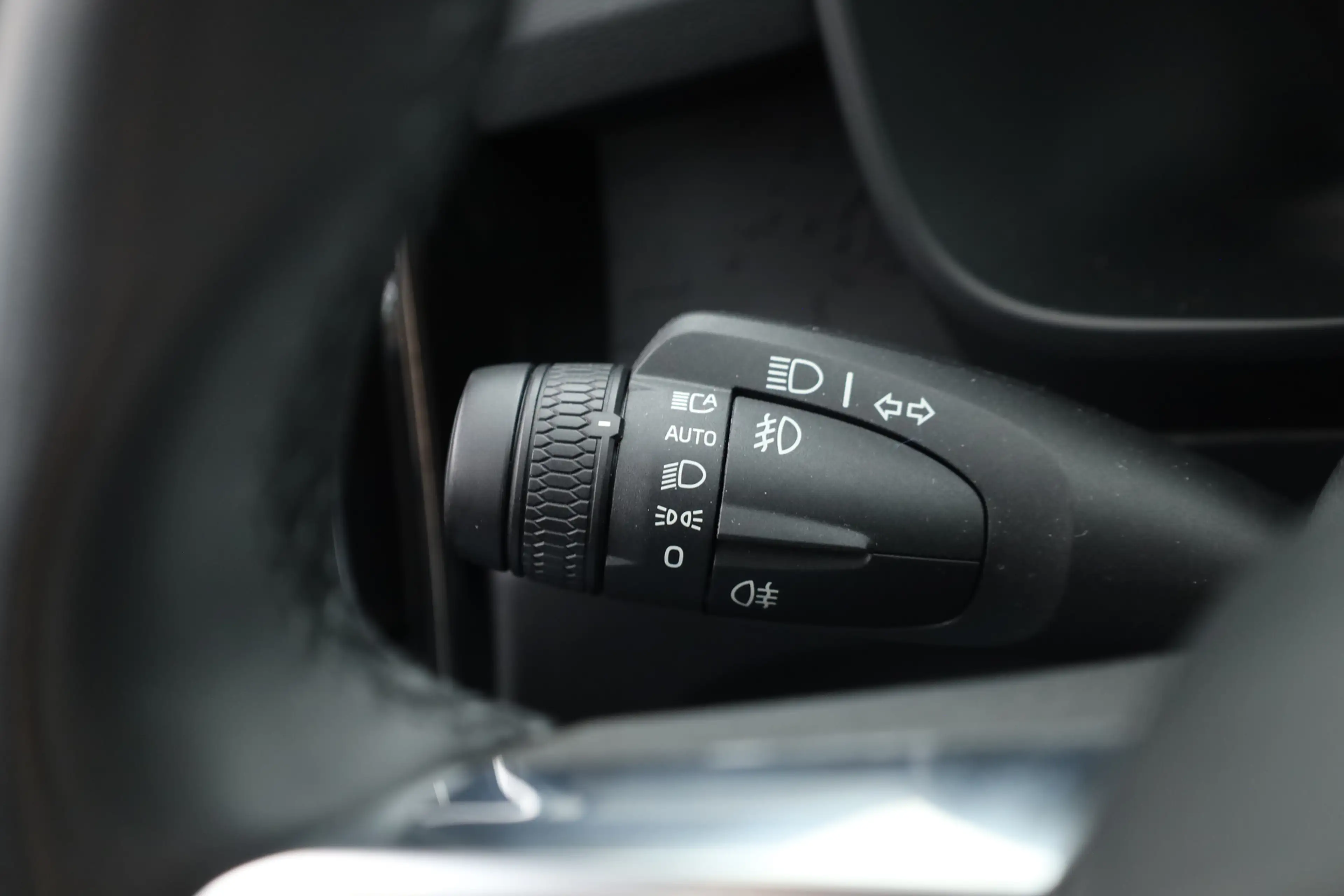 Volvo C40 Recharge Core 69 kWh | Trekhaak | Panorama dak | S — photo 7