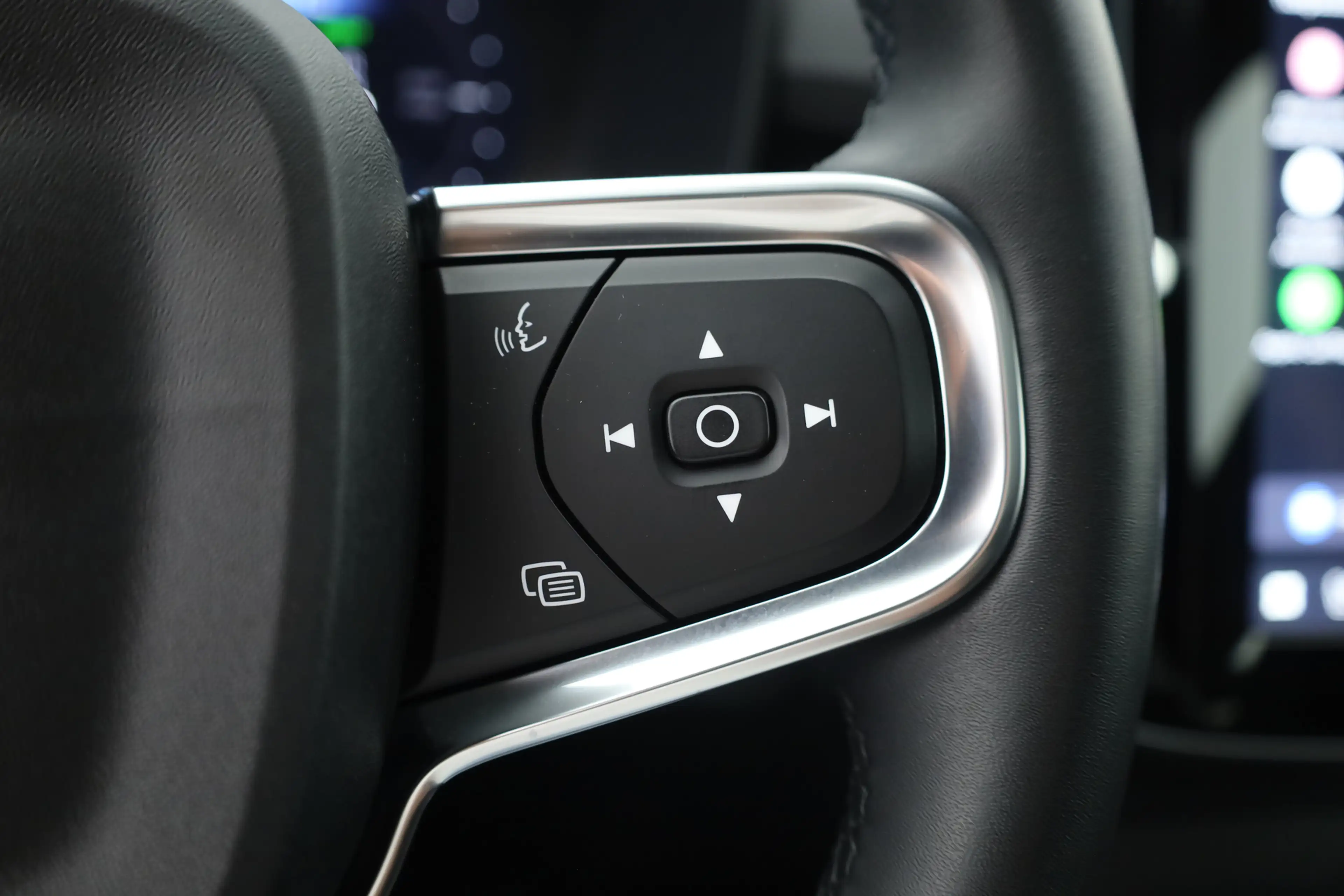 Volvo C40 Recharge Core 69 kWh | Trekhaak | Panorama dak | S — photo 11