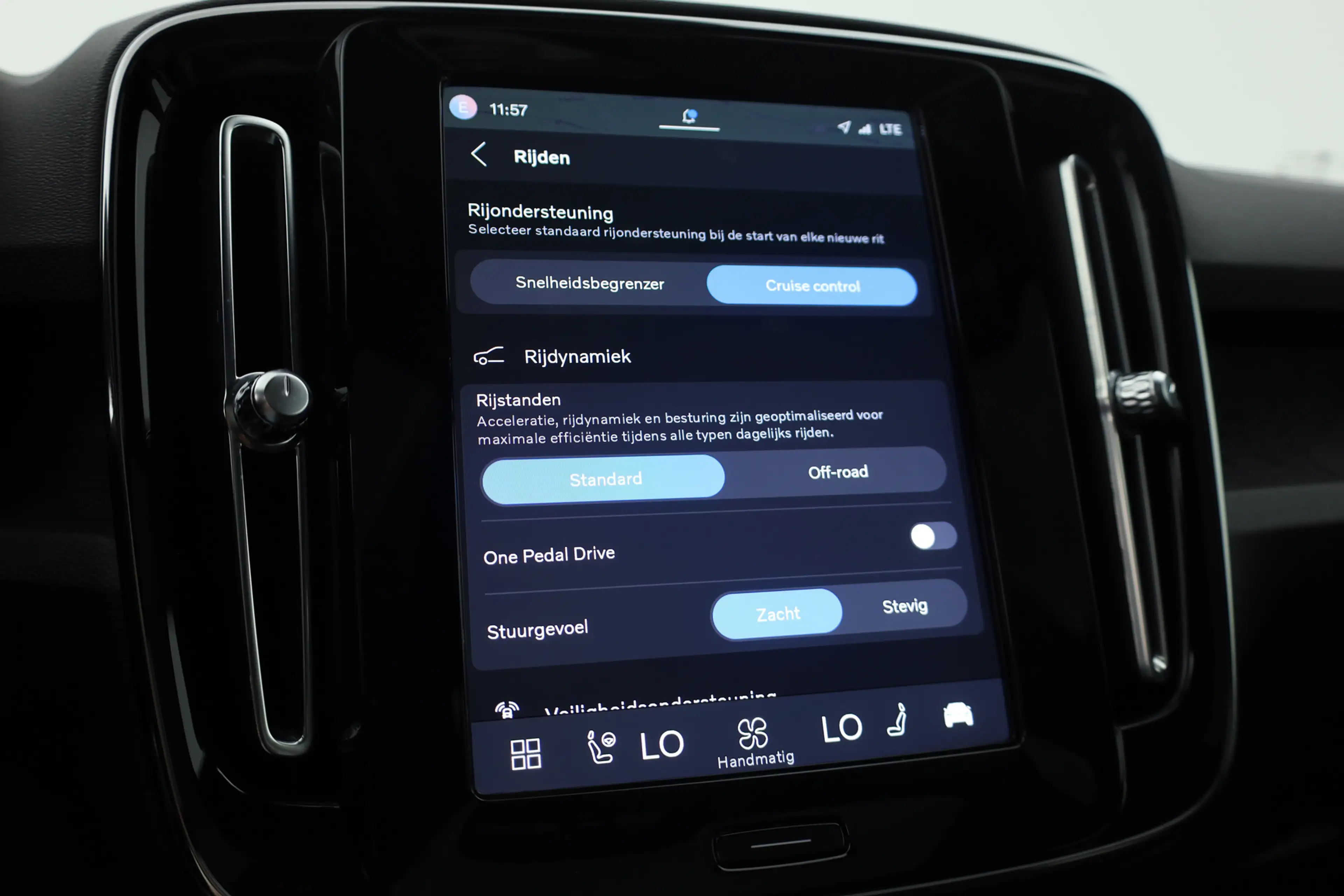 Volvo C40 Recharge Core 69 kWh | Trekhaak | Panorama dak | S — photo 15