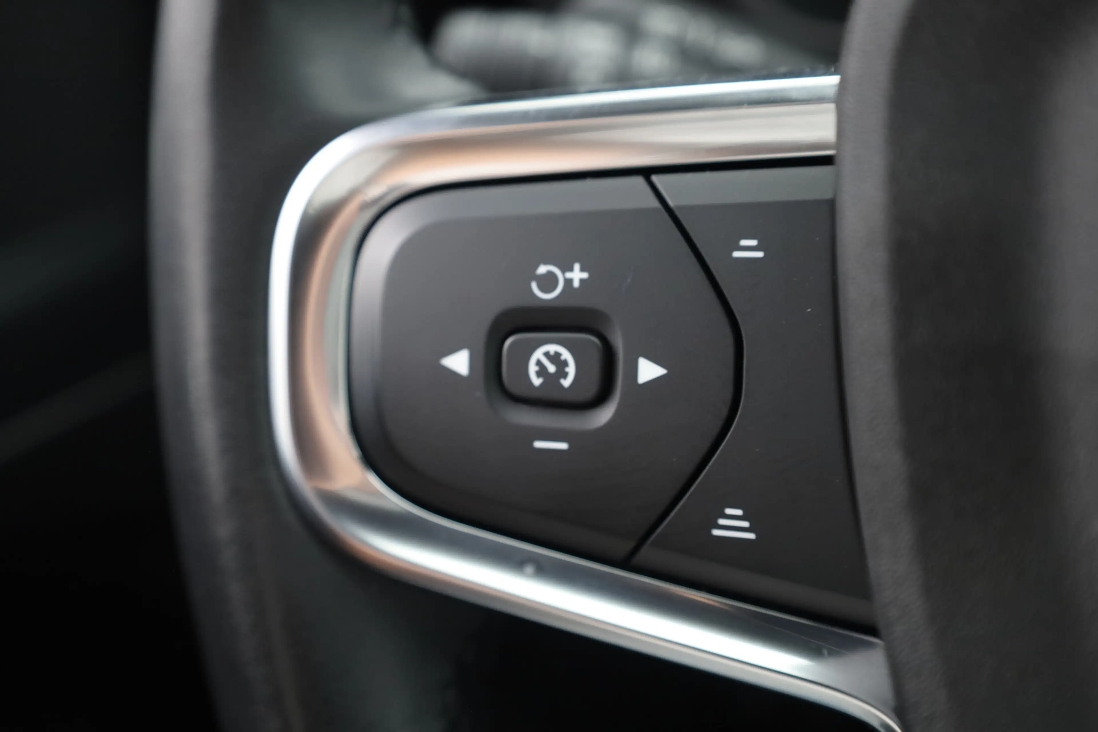 Volvo C40 Recharge Core 69 kWh | Trekhaak | Panorama dak | S — photo 8