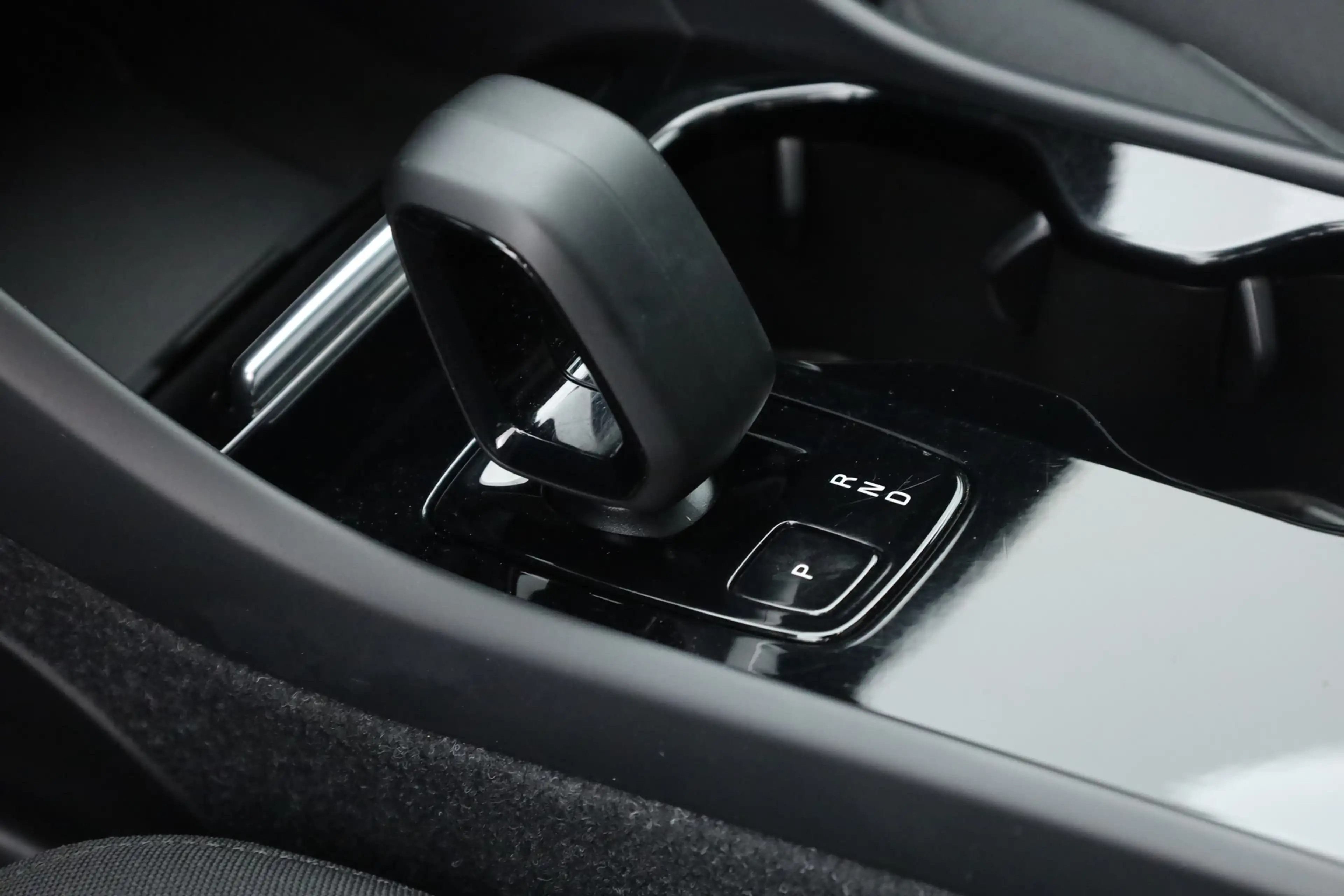 Volvo C40 Recharge Core 69 kWh | Trekhaak | Panorama dak | S — photo 5