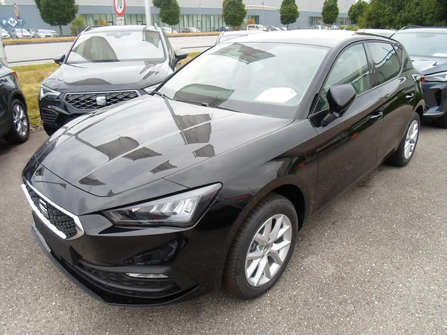 SEAT Leon Style Edition 1.5 TSI 115 PS Schwarz - 1