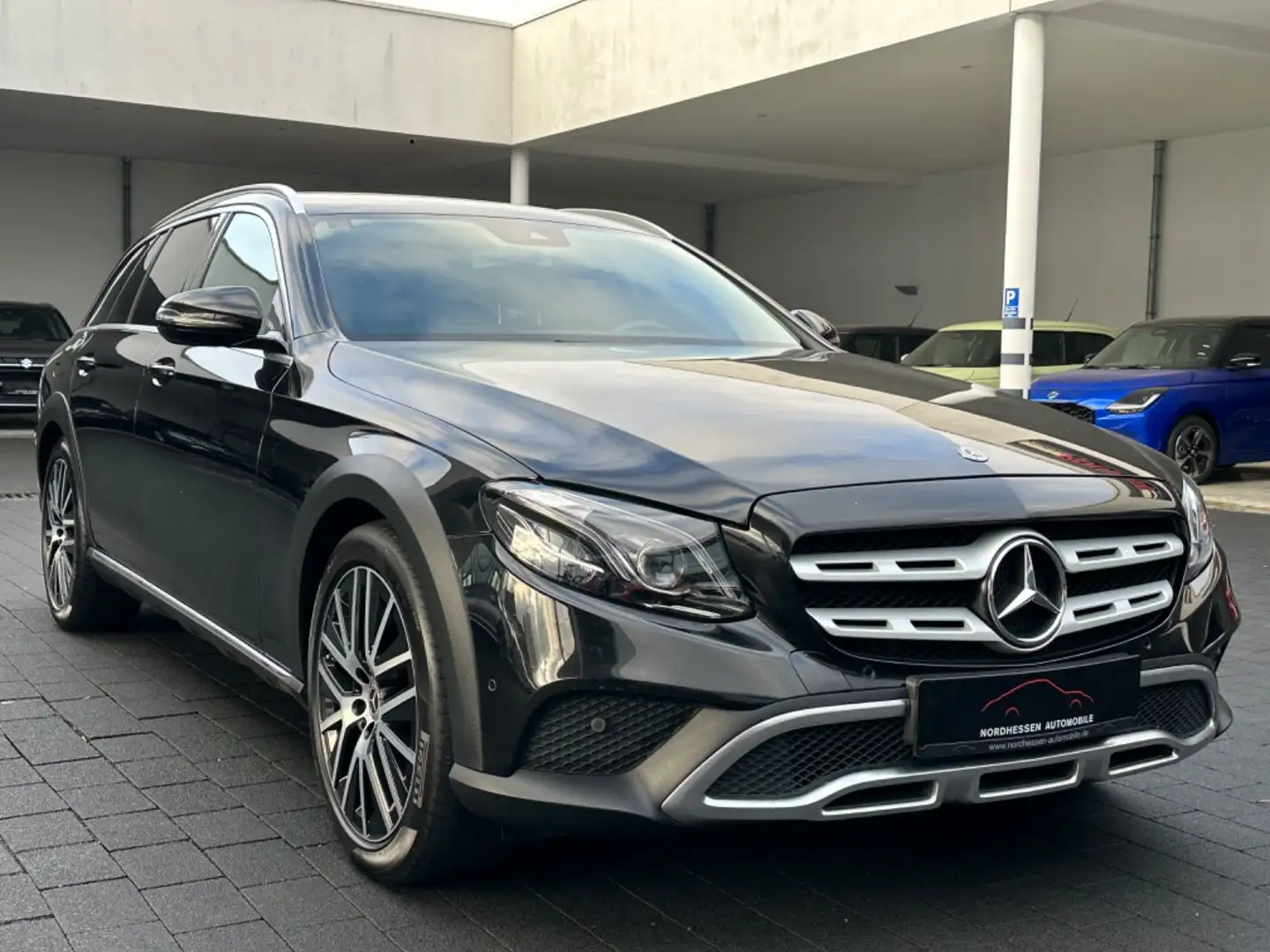 Mercedes-Benz E 220 d T 4Matic All Terrain | Standheizung | AHK Nero - 2