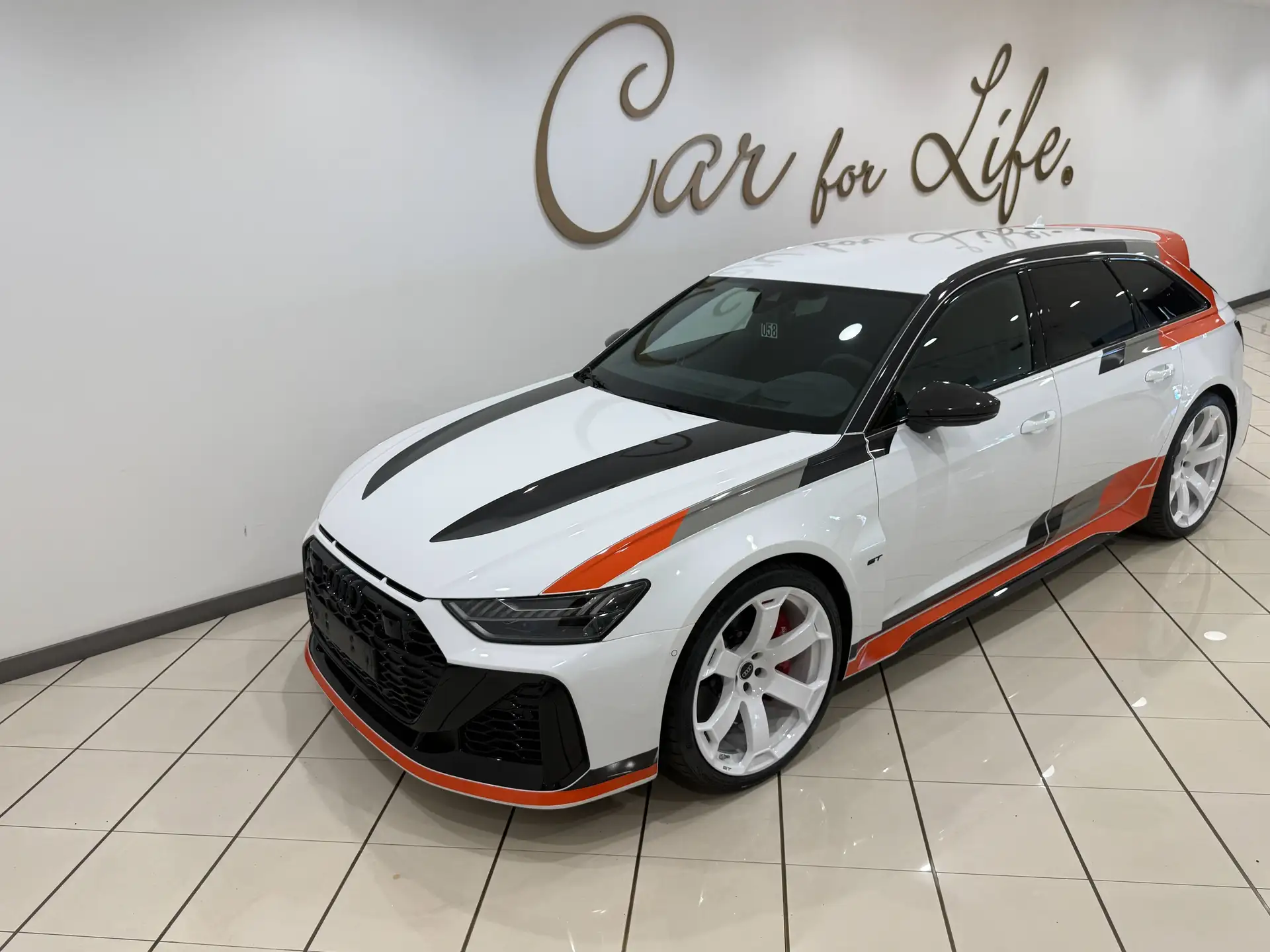 아우디 RS6 2025 흰색 사진 3