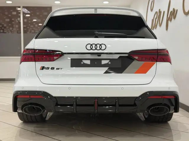 Audi RS6 view 16