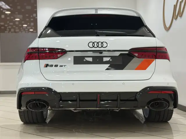 Audi RS6 view 10