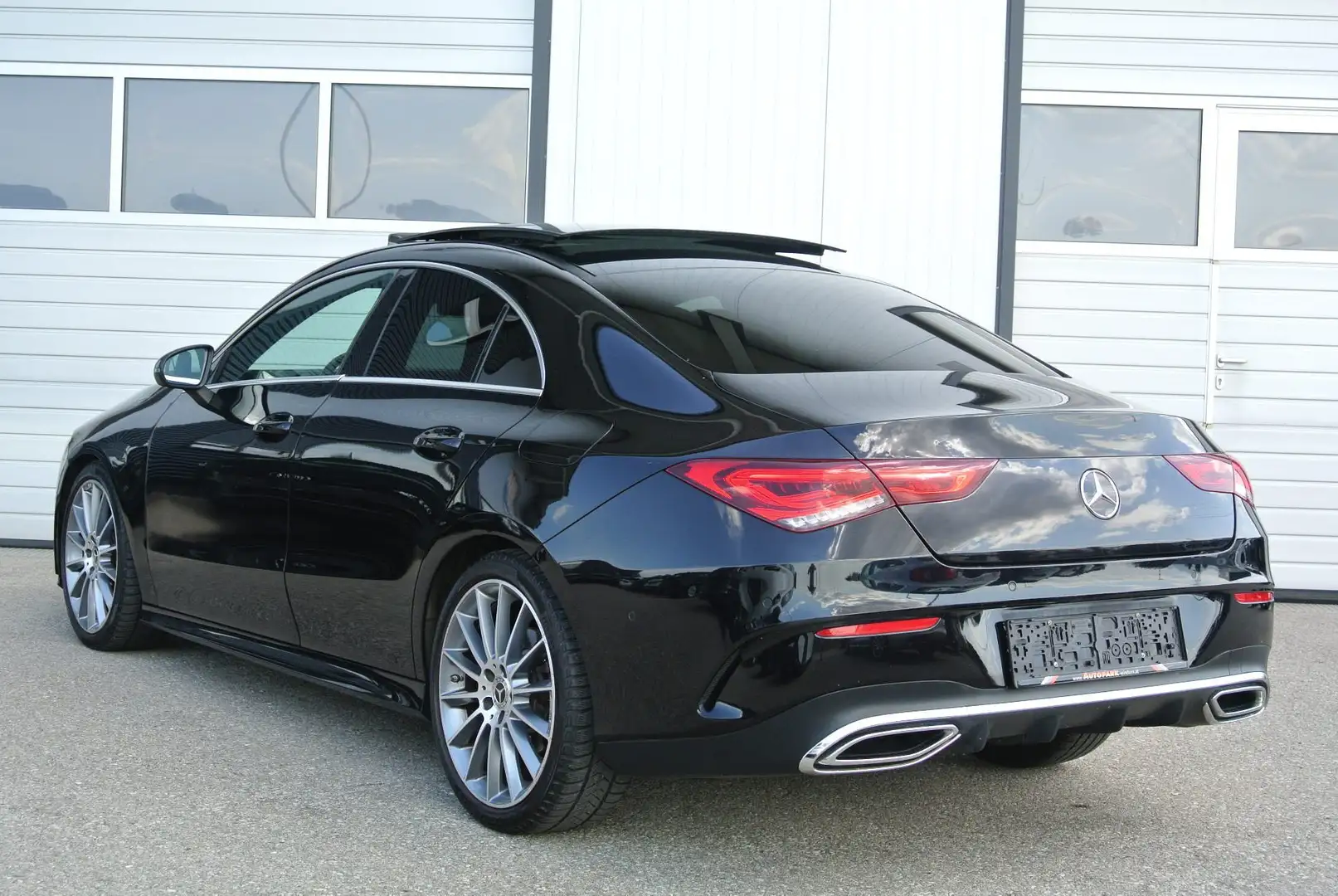 Mercedes-Benz CLA 200 Coupe Aut. ** AMG-Line * LED * SHZ * PDC * Schwarz - 2
