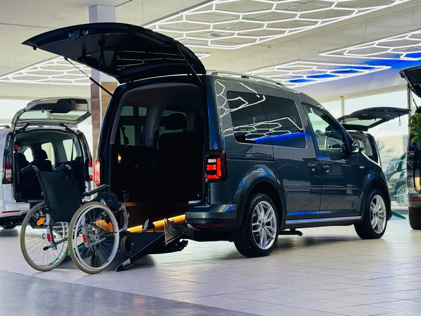 Volkswagen Caddy -DSG-Alltrack-Behindertengerecht-Rampe Grau - 2