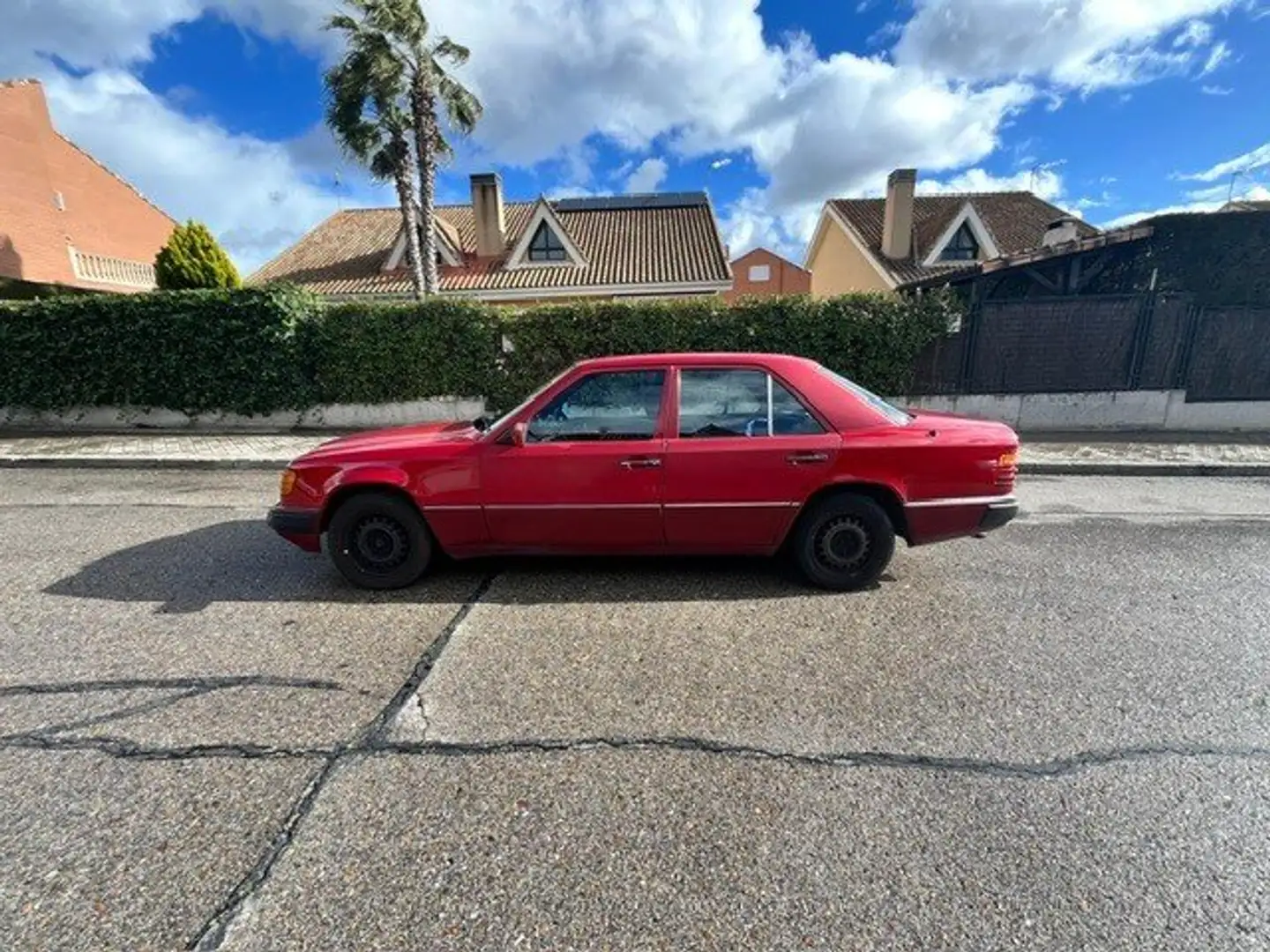 Mercedes-Benz 300 300D Roşu - 2
