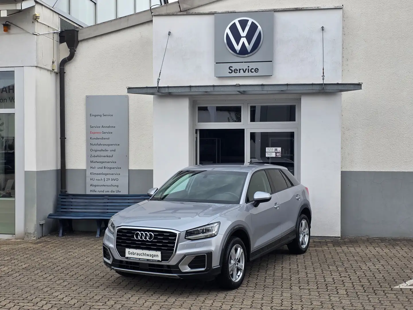 Audi Q2 35 TFSI Sport, LED, GRA, Navigation Silber - 1