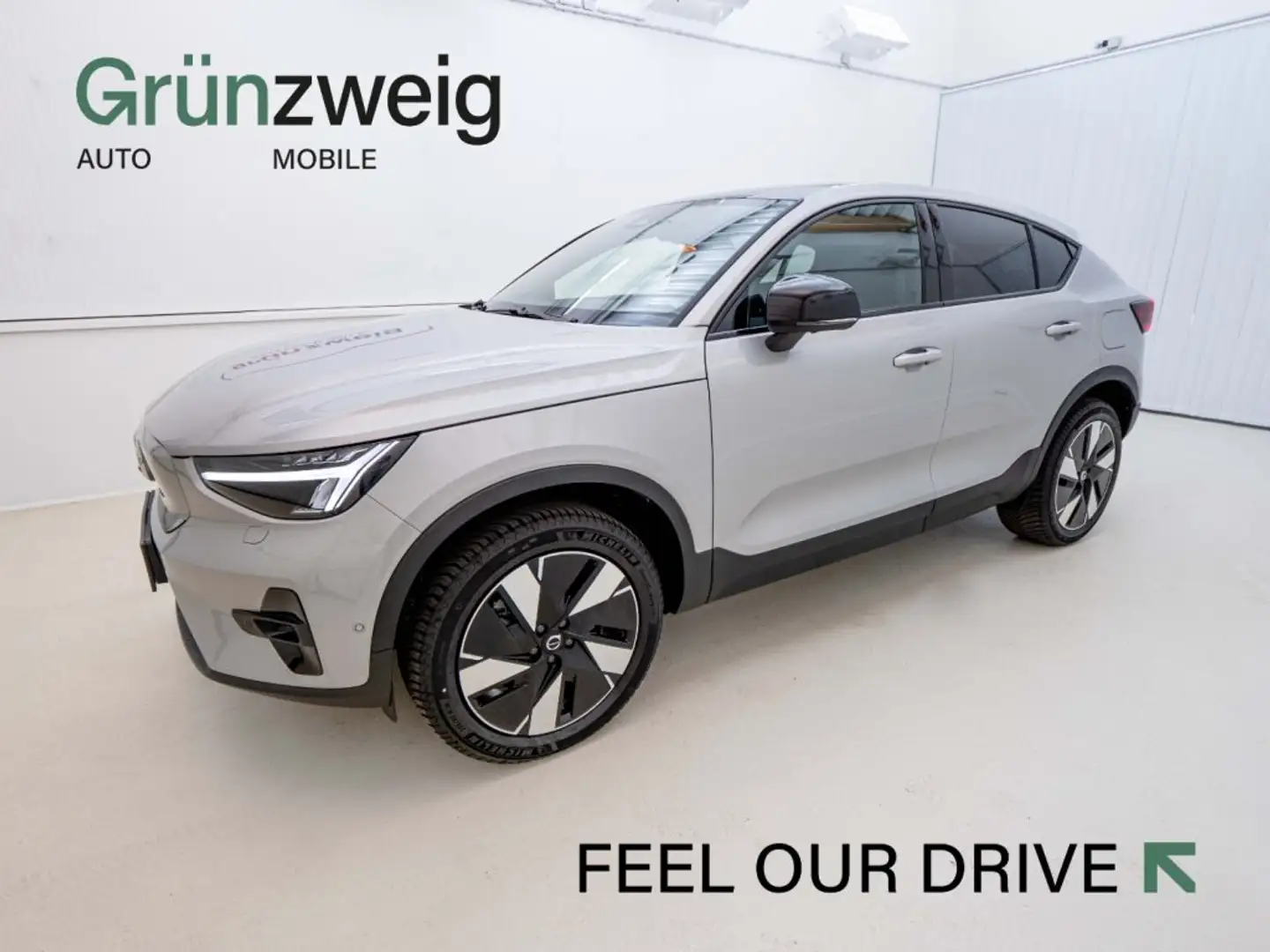 Volvo C40 Recharge Ultimate, Twin Motor, Vollelektrischer Ezüst - 2