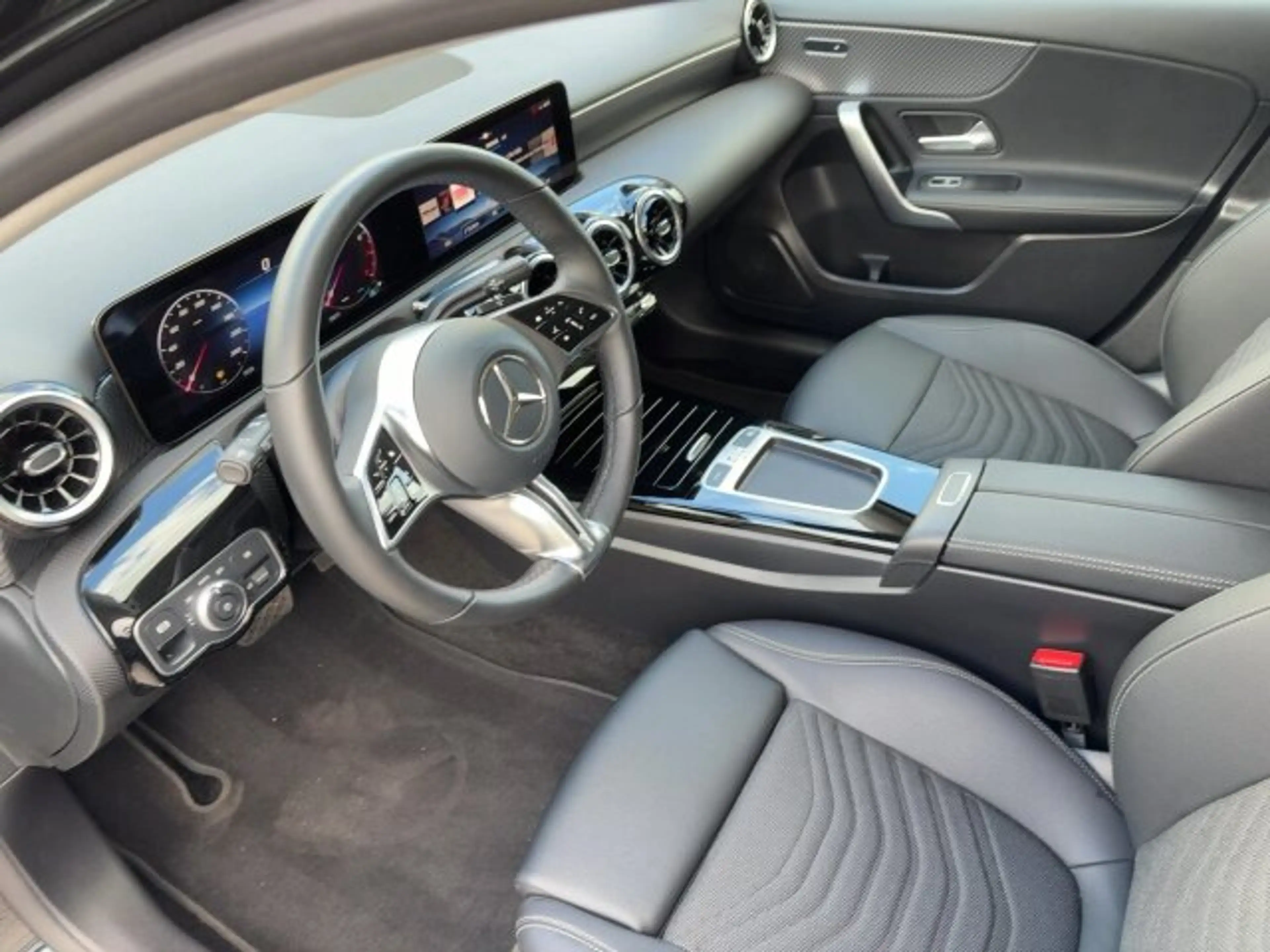 Mercedes-Benz A 200 A 200 Progressive Advanced LED Kamera Winter-Pak — photo 9