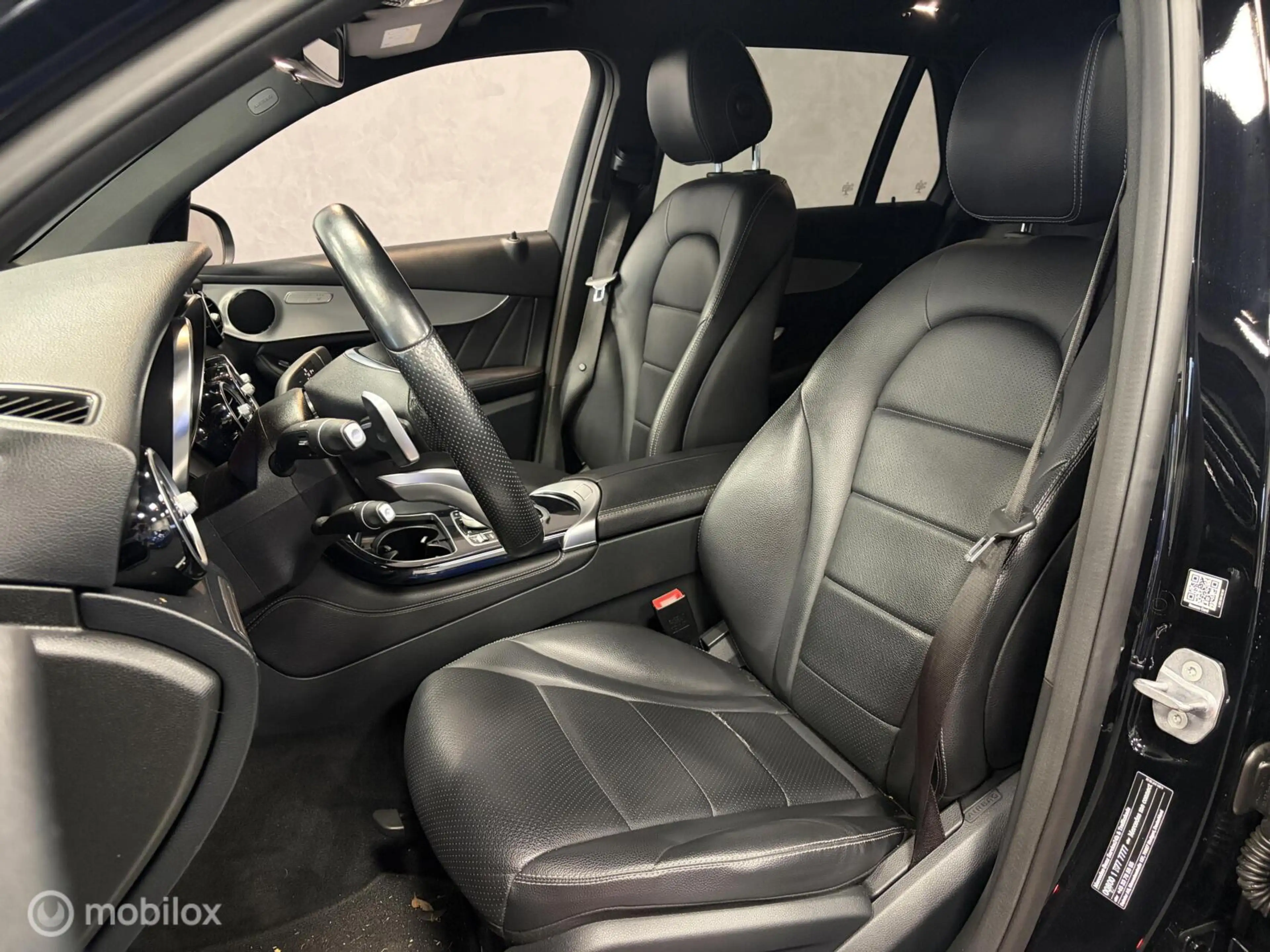 Mercedes-Benz GLC 300 4MATIC AMG Line ZWART LEDER / LED / STOELVERW. / N — photo 3