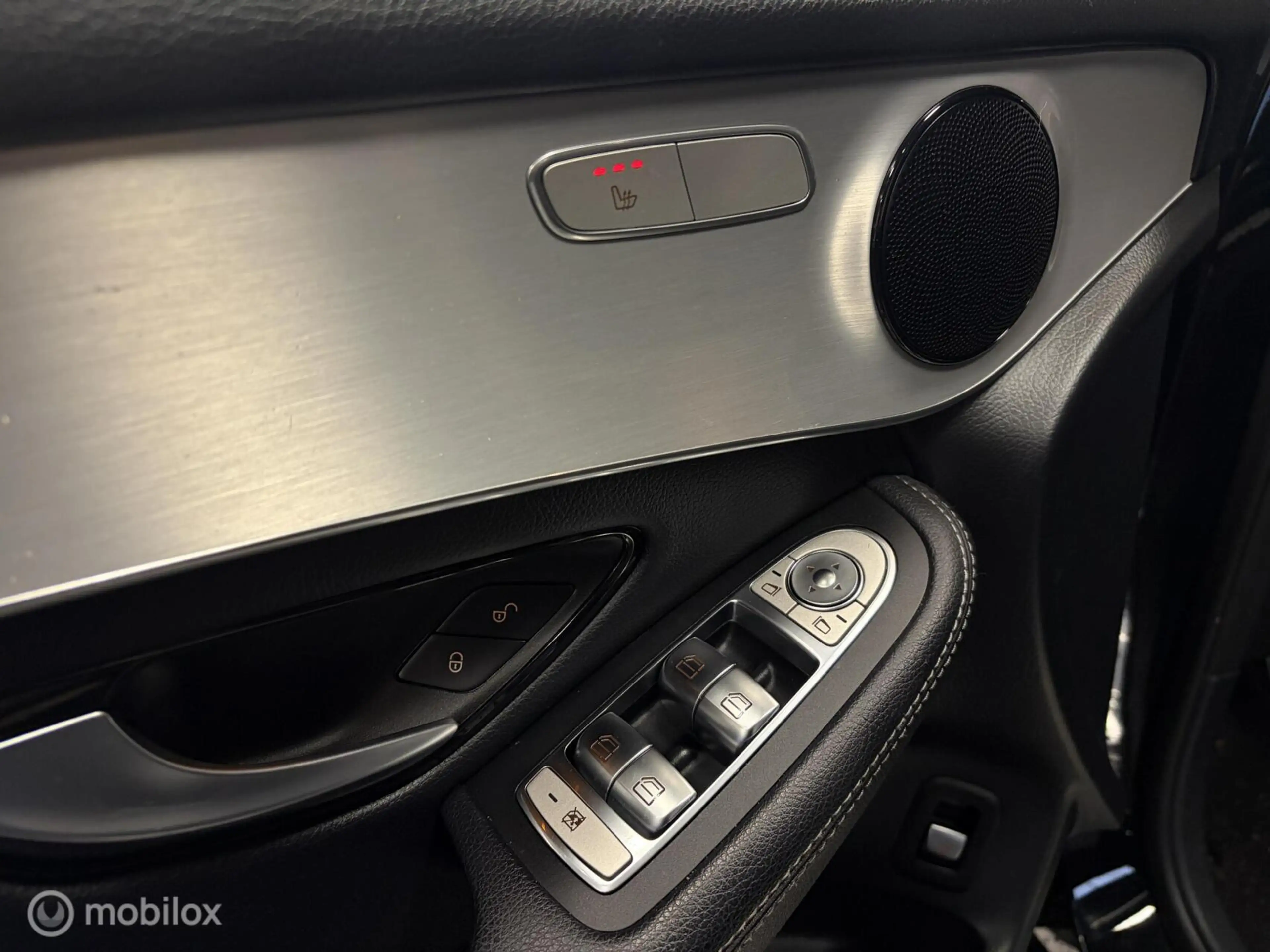 Mercedes-Benz GLC 300 4MATIC AMG Line ZWART LEDER / LED / STOELVERW. / N — photo 7