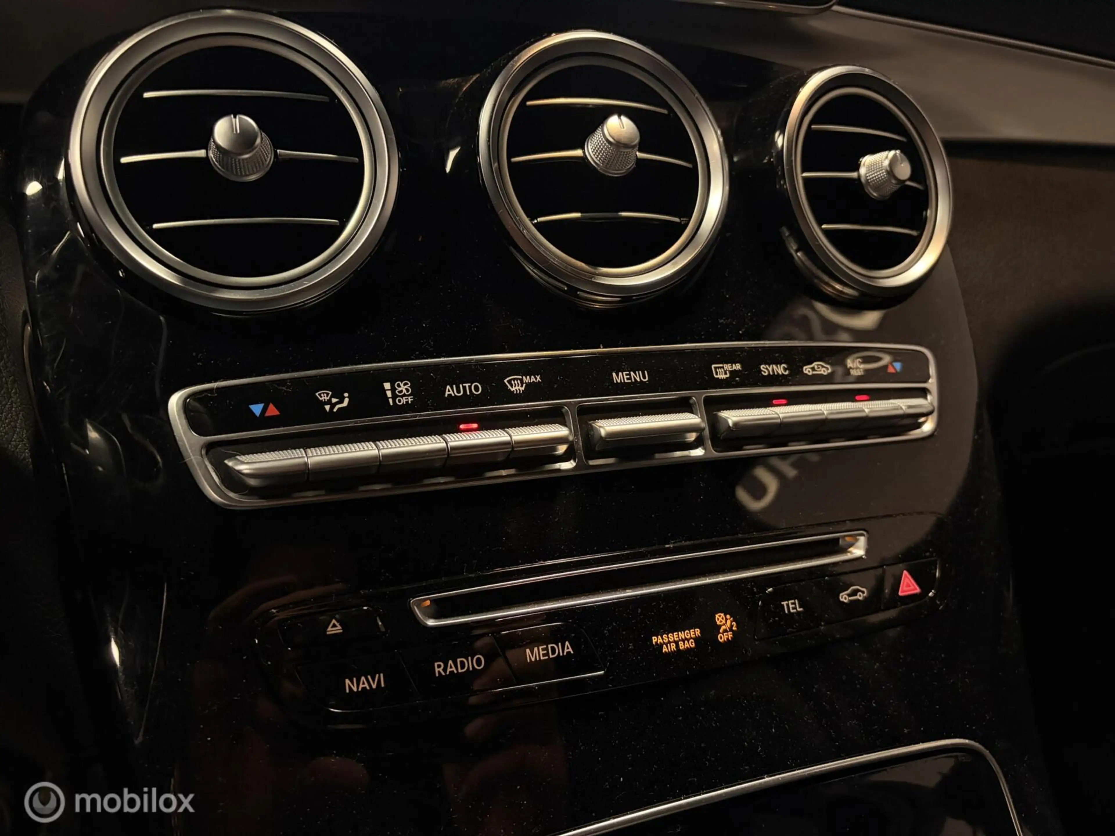 Mercedes-Benz GLC 300 4MATIC AMG Line ZWART LEDER / LED / STOELVERW. / N — photo 6