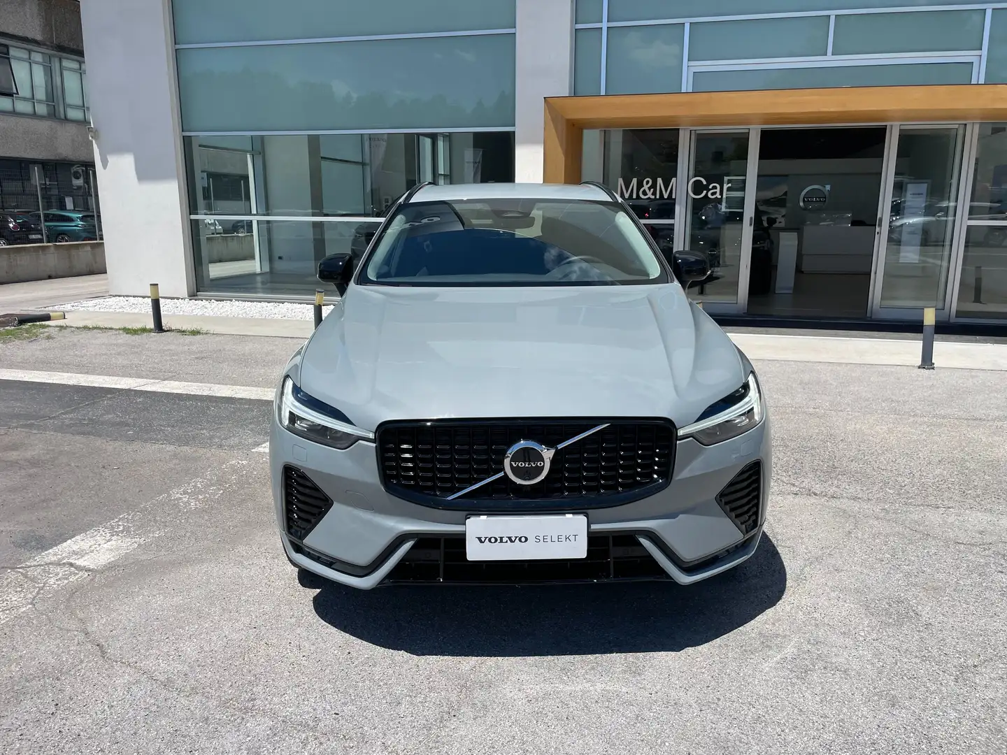 Volvo XC60 XC60 2.0 b4 Plus Dark auto Grau - 2