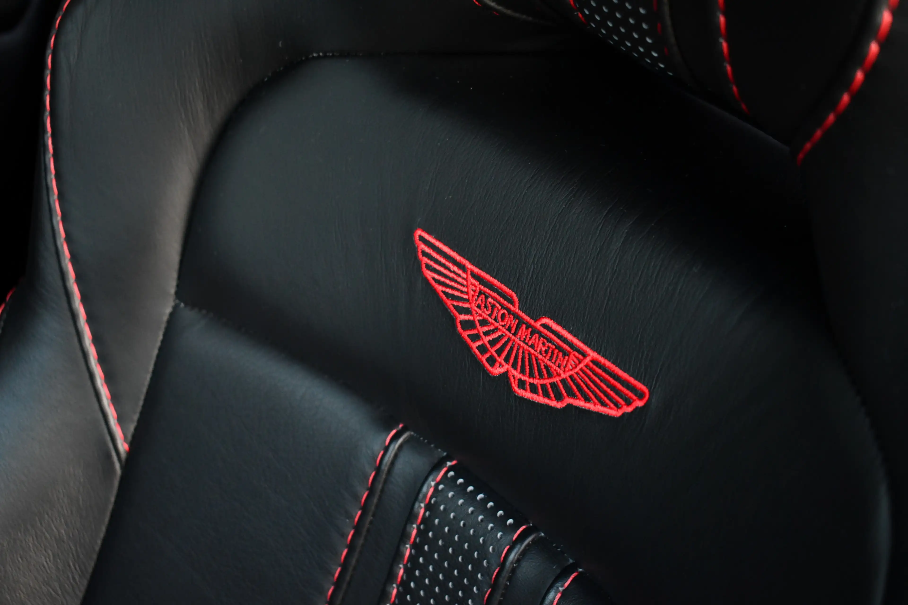Aston Martin Vantage 4.0 V8 Carbon-ext | Ceramic-brakes | 26dkm — photo 11