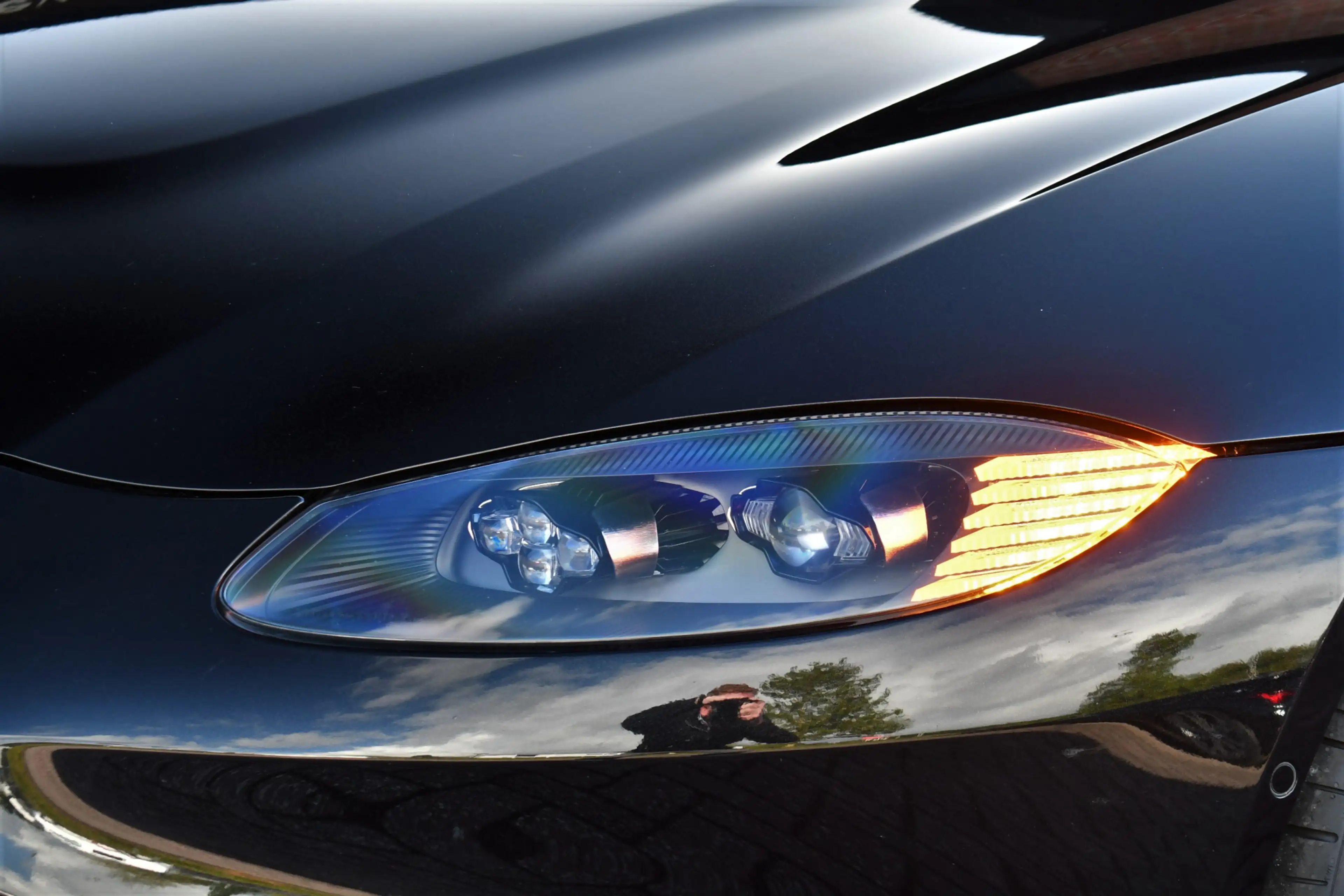 Aston Martin Vantage 4.0 V8 Carbon-ext | Ceramic-brakes | 26dkm — photo 47