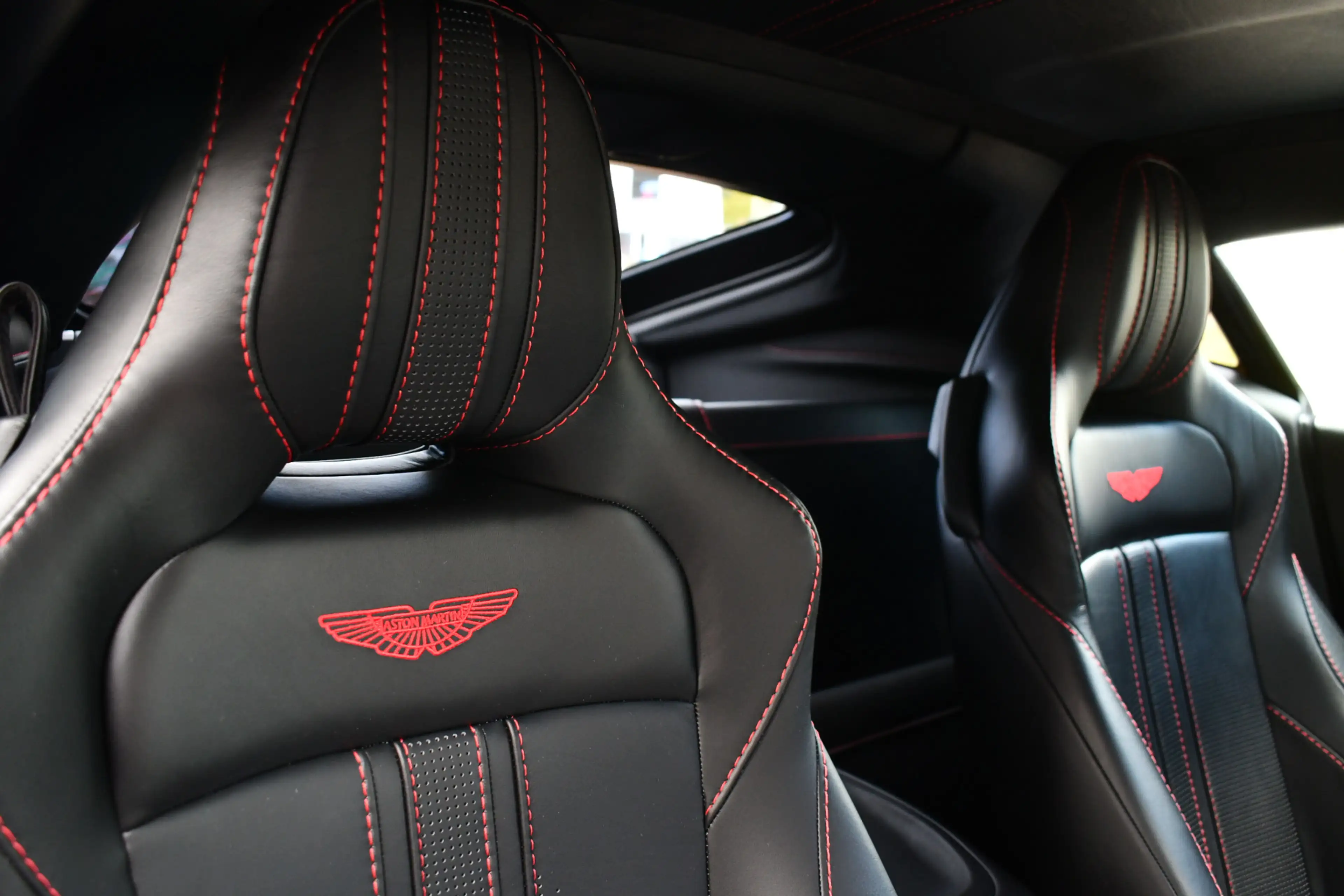 Aston Martin Vantage 4.0 V8 Carbon-ext | Ceramic-brakes | 26dkm — photo 23