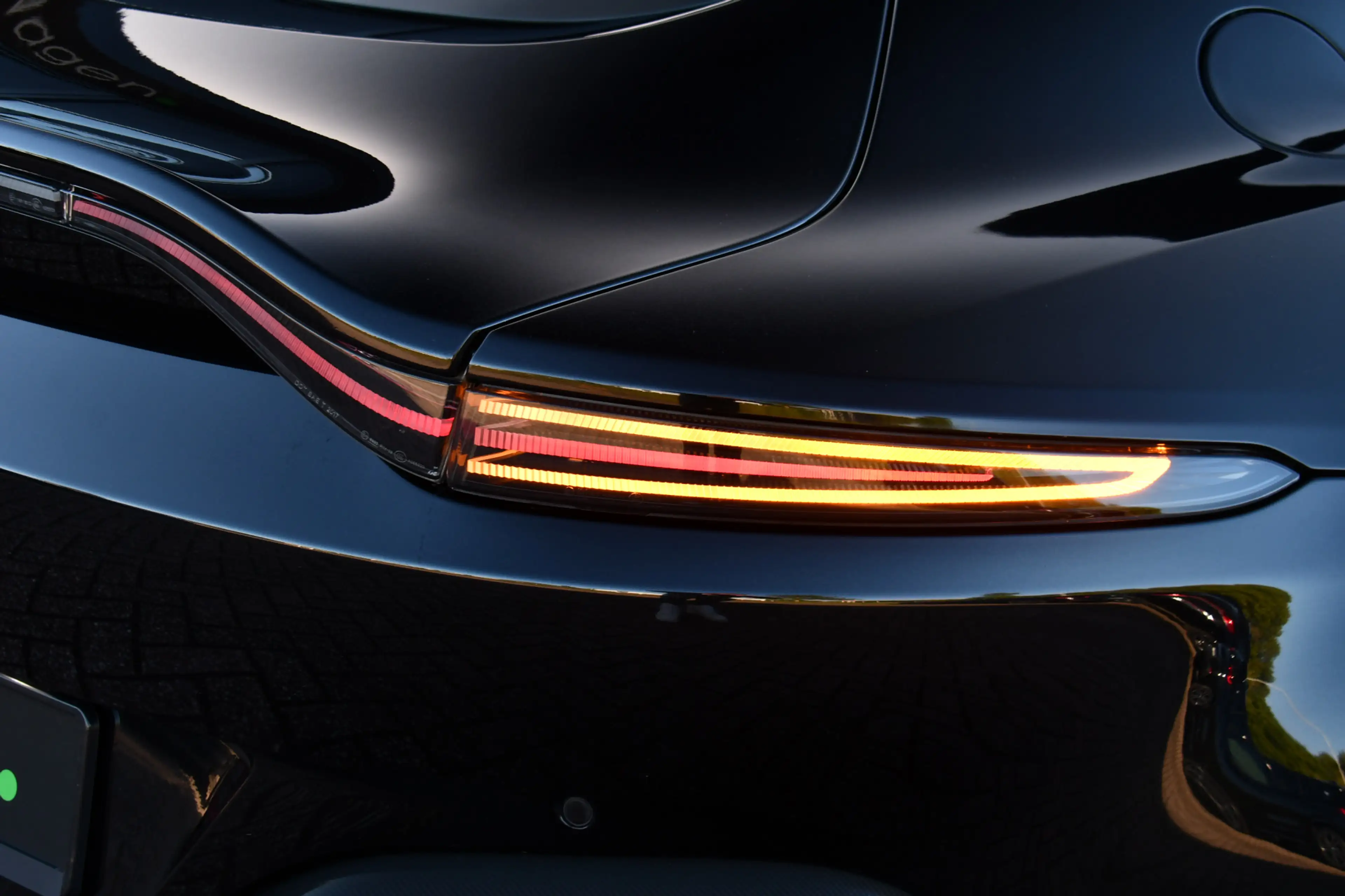 Aston Martin Vantage 4.0 V8 Carbon-ext | Ceramic-brakes | 26dkm — photo 48