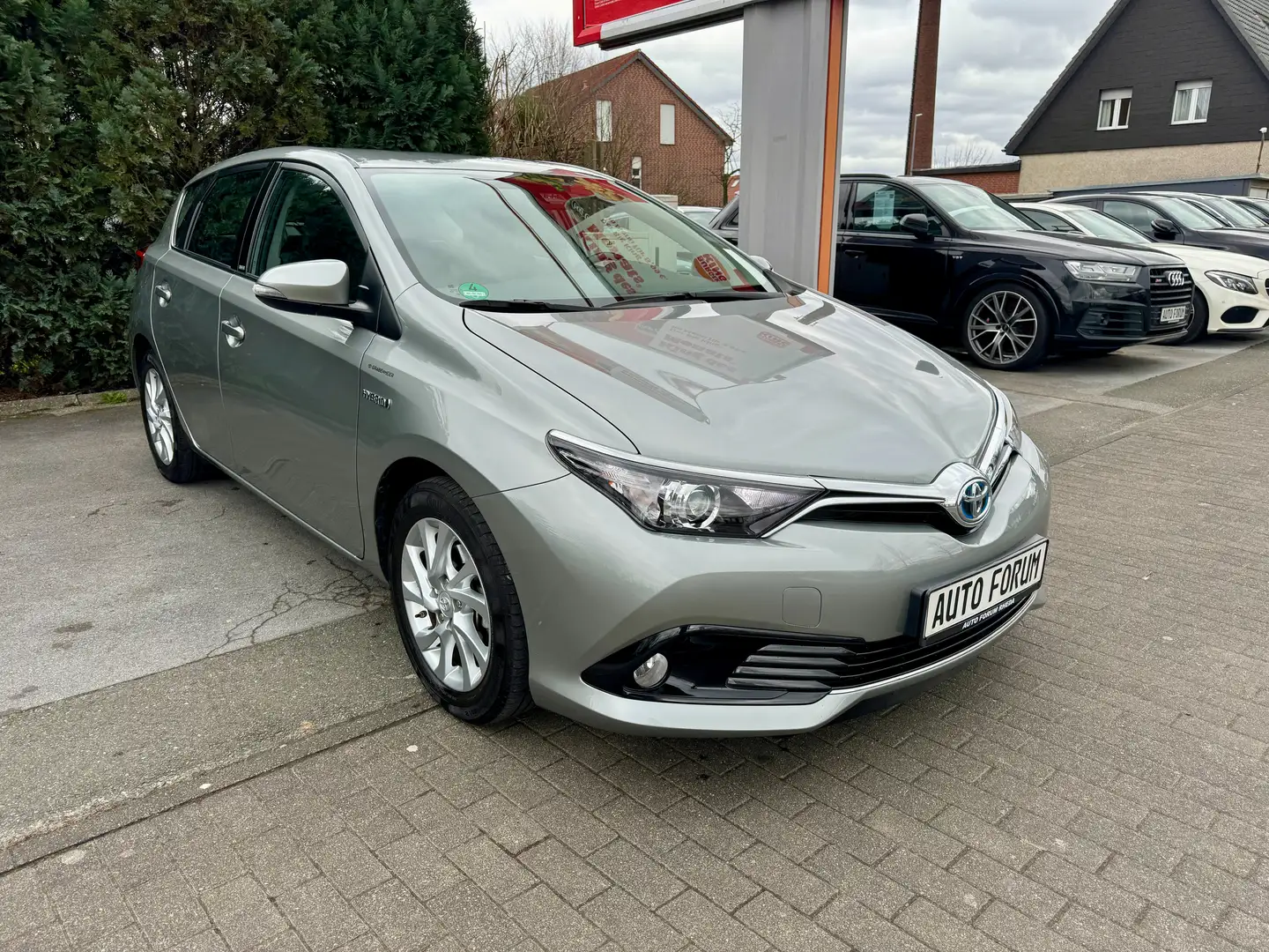 Toyota Auris Hybrid Edition-S-1.HAND-8XBEREIFT-AHK-SZH-AUTOMAT. Grey - 2