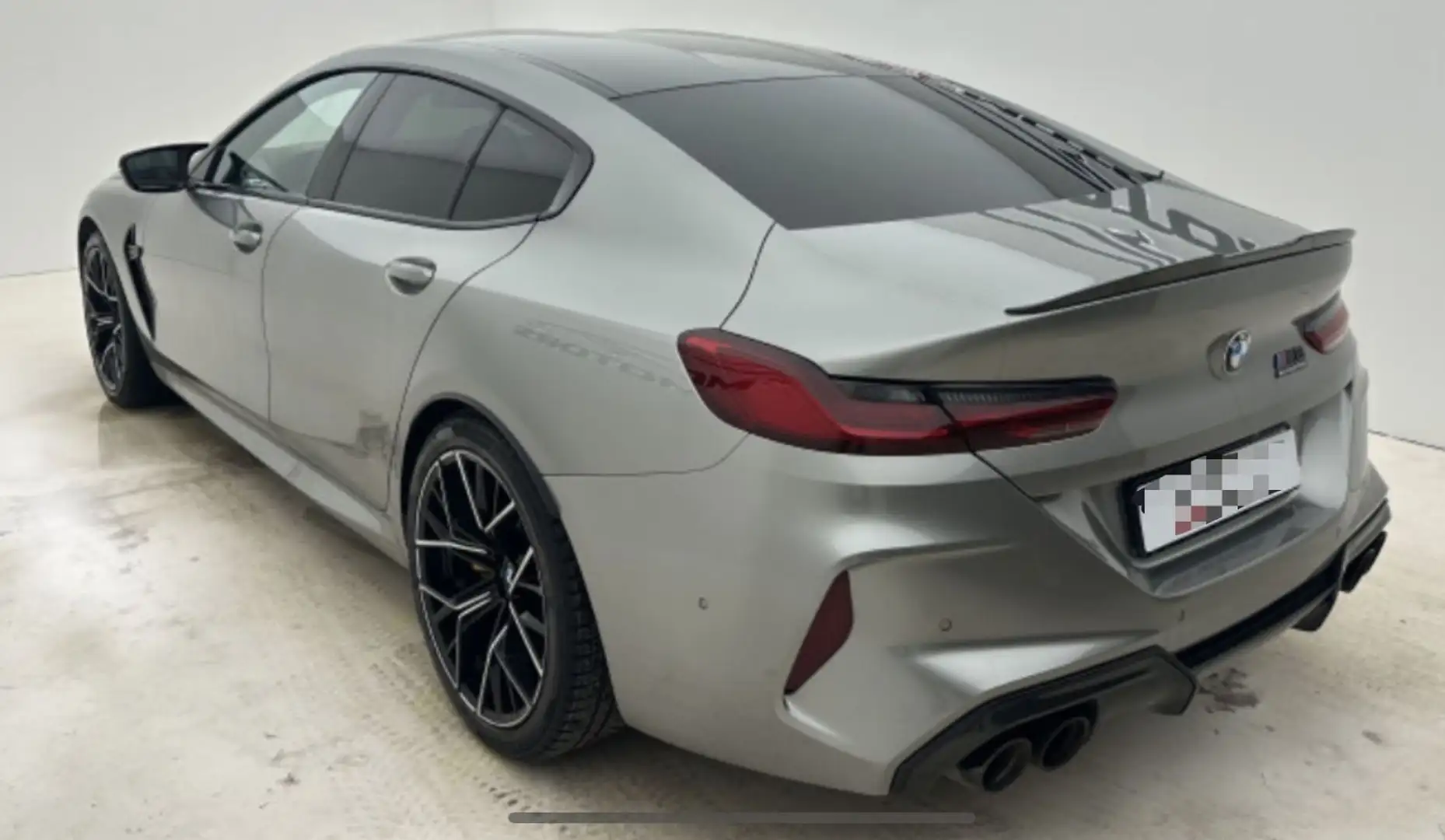 BMW M8 Competition xDrive Gand Coupé Szary - 2