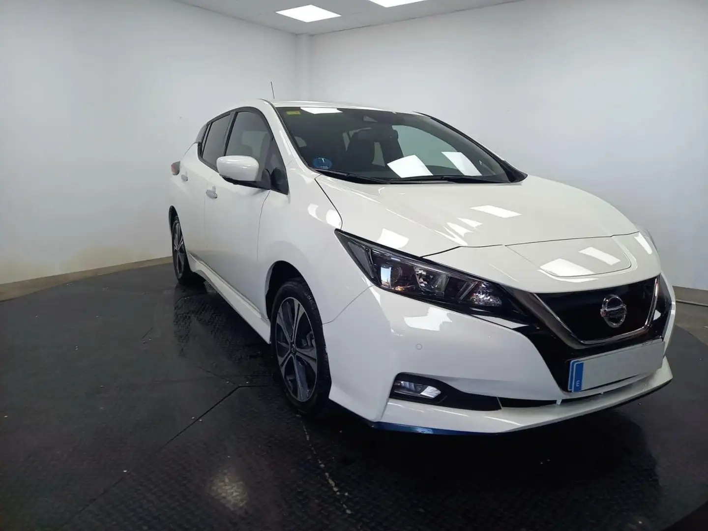 Nissan Leaf BERLINA CON PORTÓN 62KWH E+ N-CONNECTA Blanco - 2