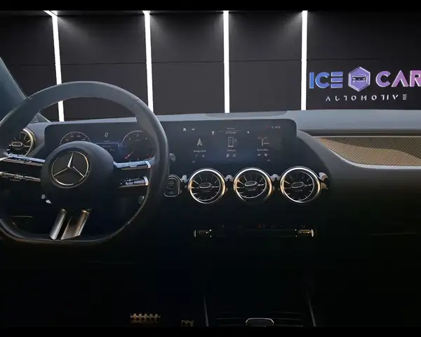 Mercedes-Benz Gla view 9
