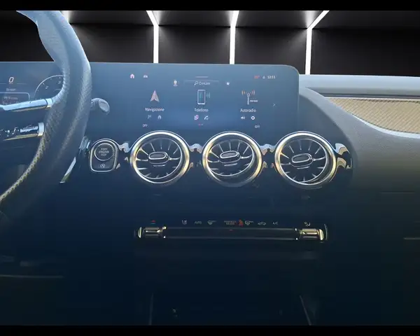 Mercedes-Benz Gla view 12