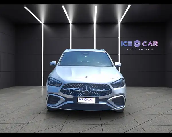 Mercedes-Benz Gla view 2
